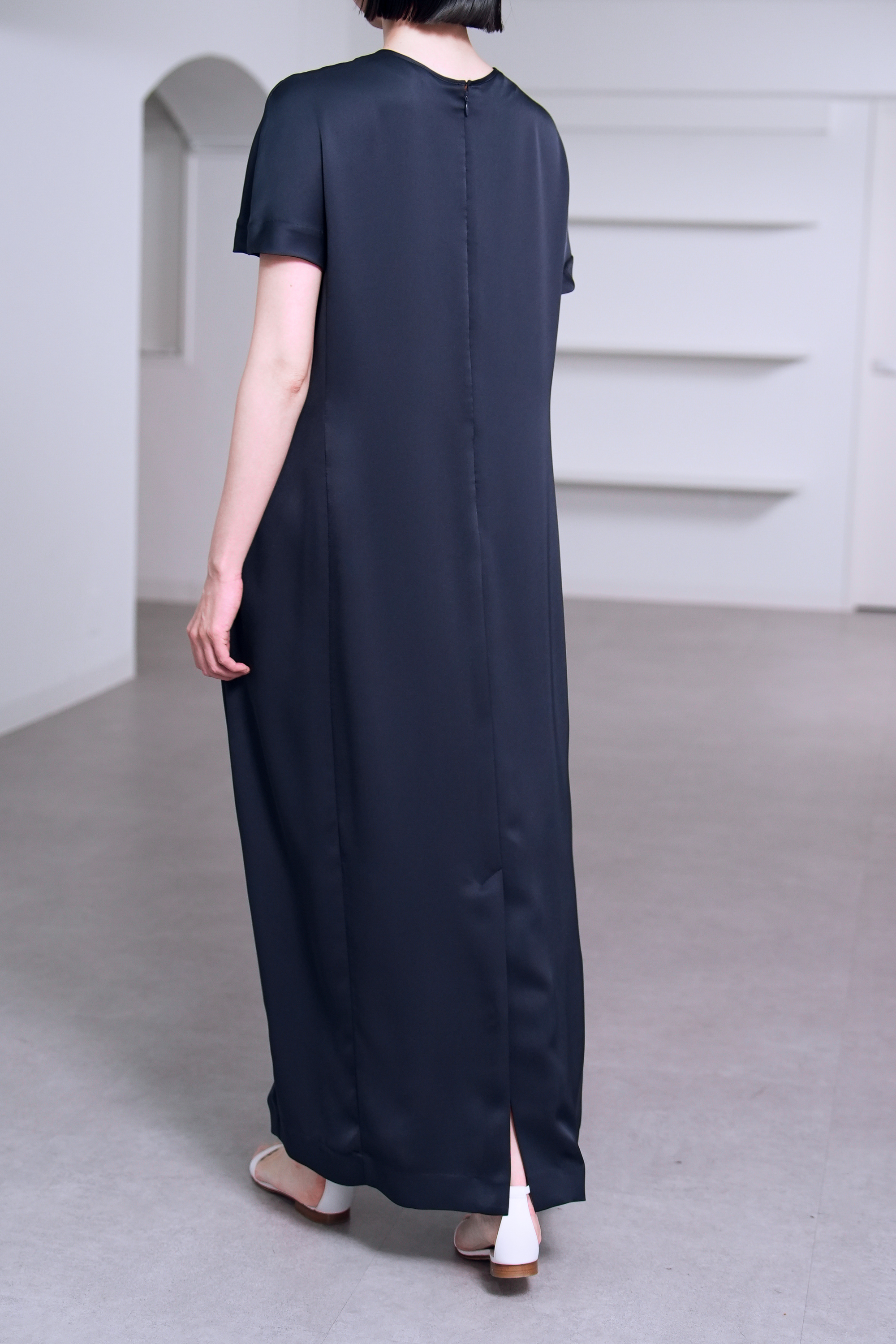 Manon Satin Navy の画像