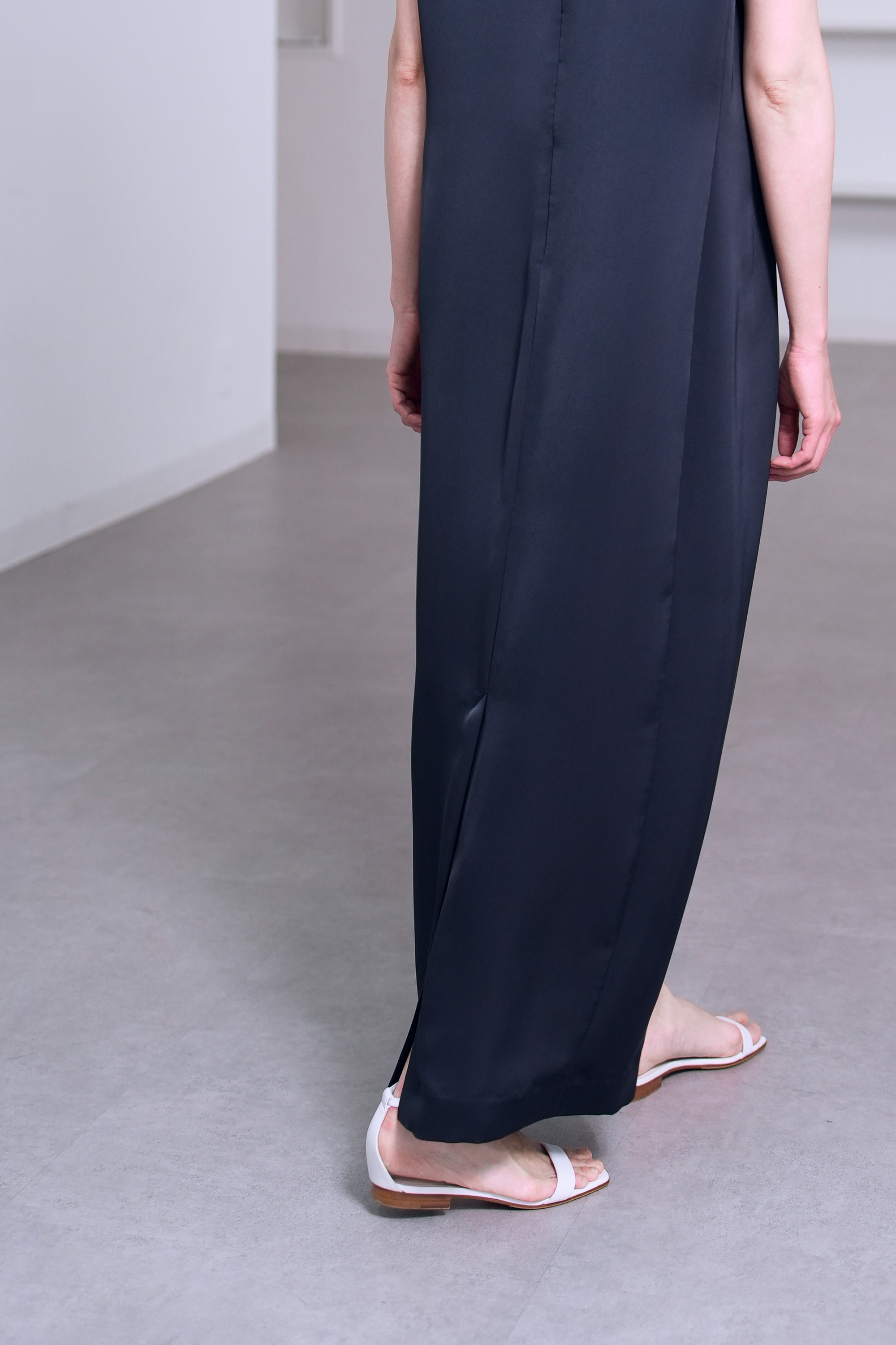Manon Satin Navy の画像