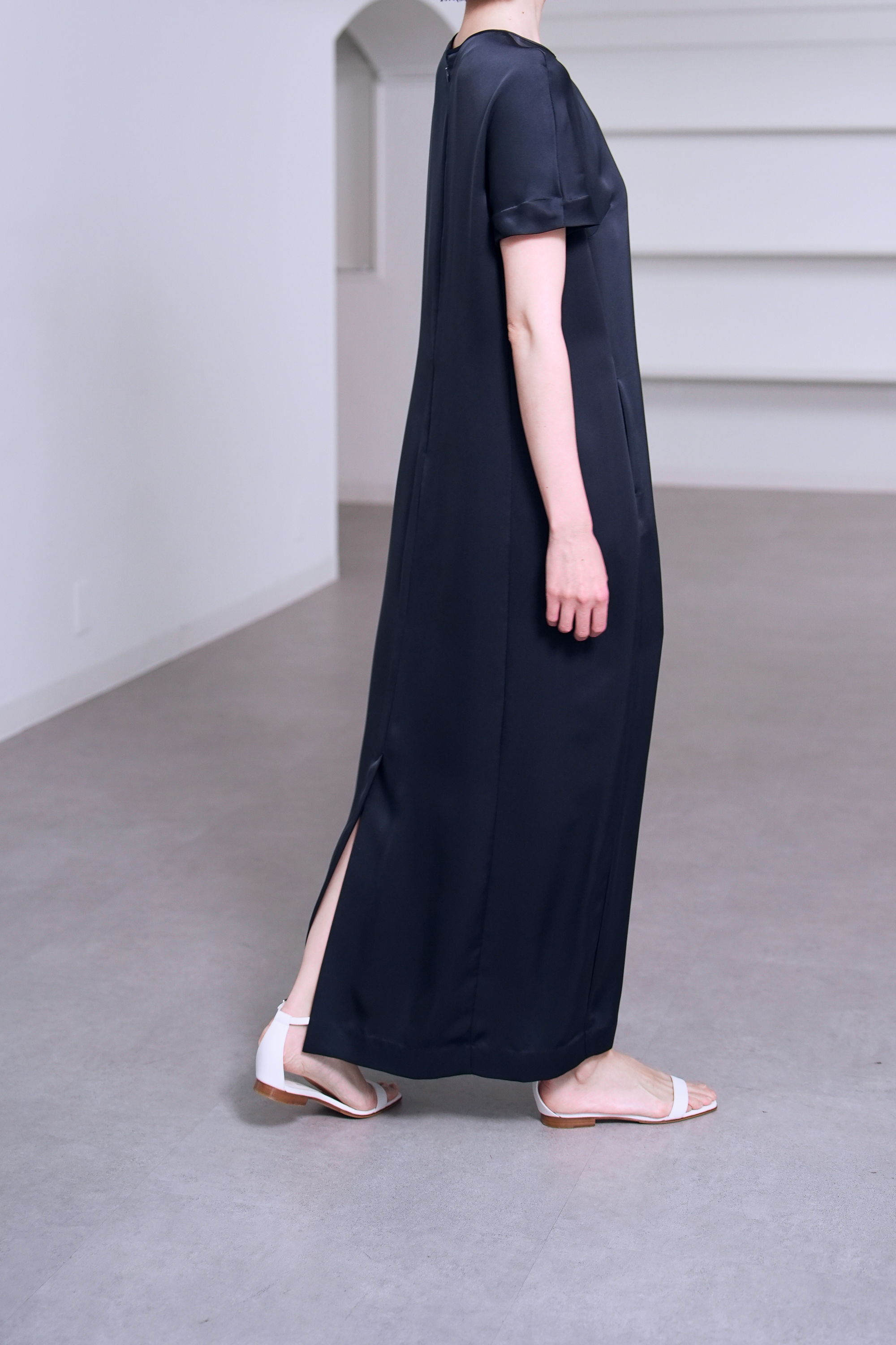 Manon Satin Navy の画像