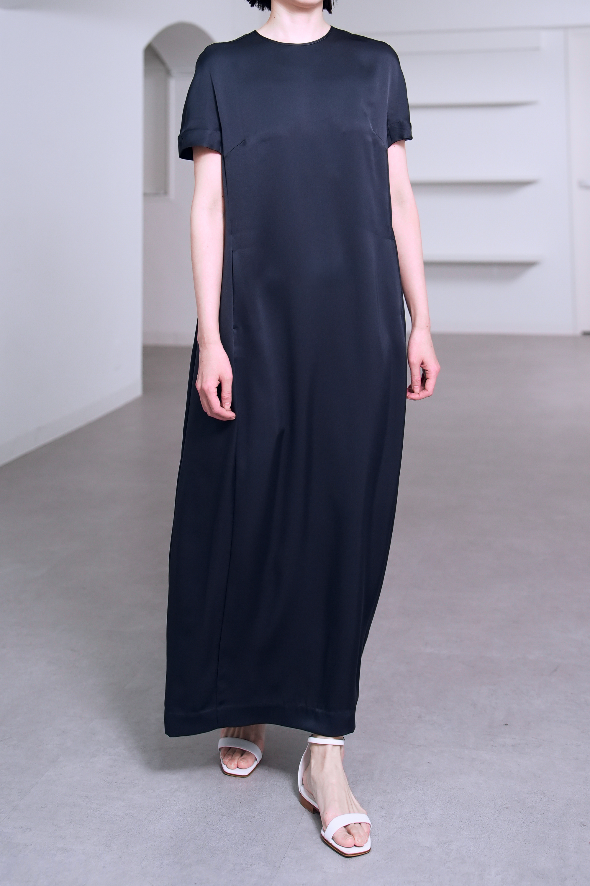 Manon Satin Navy の画像
