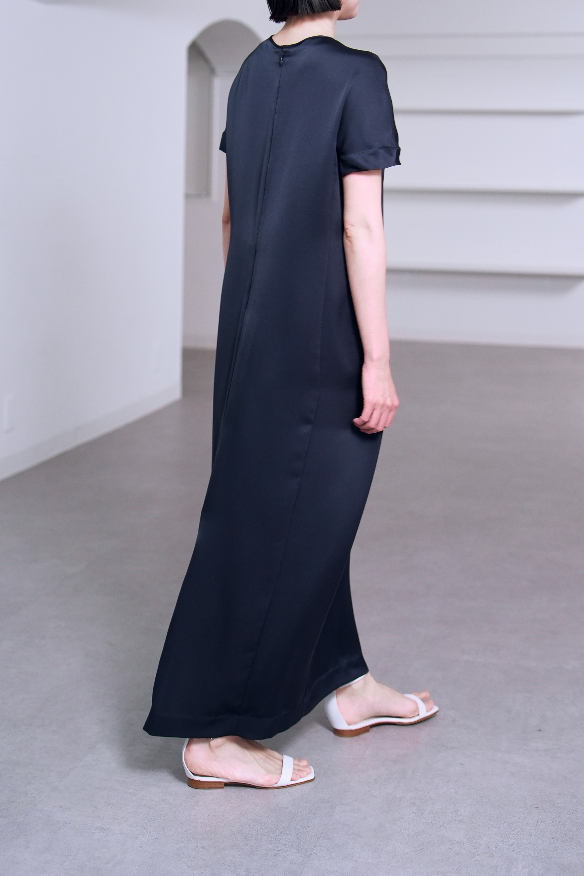 Manon Satin Navy の画像