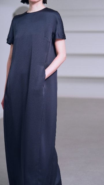 Manon Satin Navy の画像