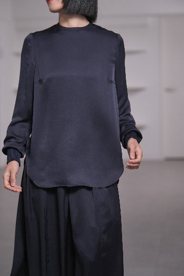 Esme Satin Navyの画像