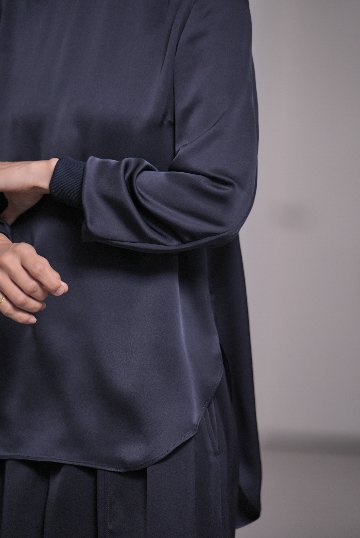 Esme Satin Navyの画像
