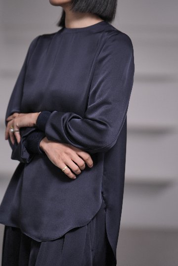 Esme Satin Navyの画像