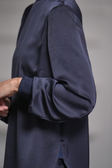 Esme Satin Navyの画像