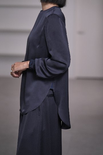 Esme Satin Navyの画像