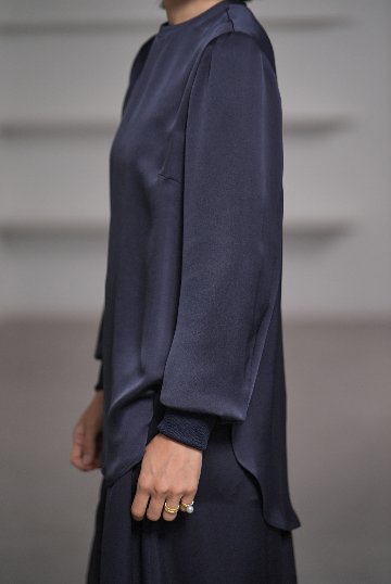Esme Satin Navyの画像