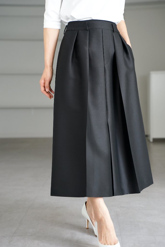 Giselle Silk Wool Blackの画像