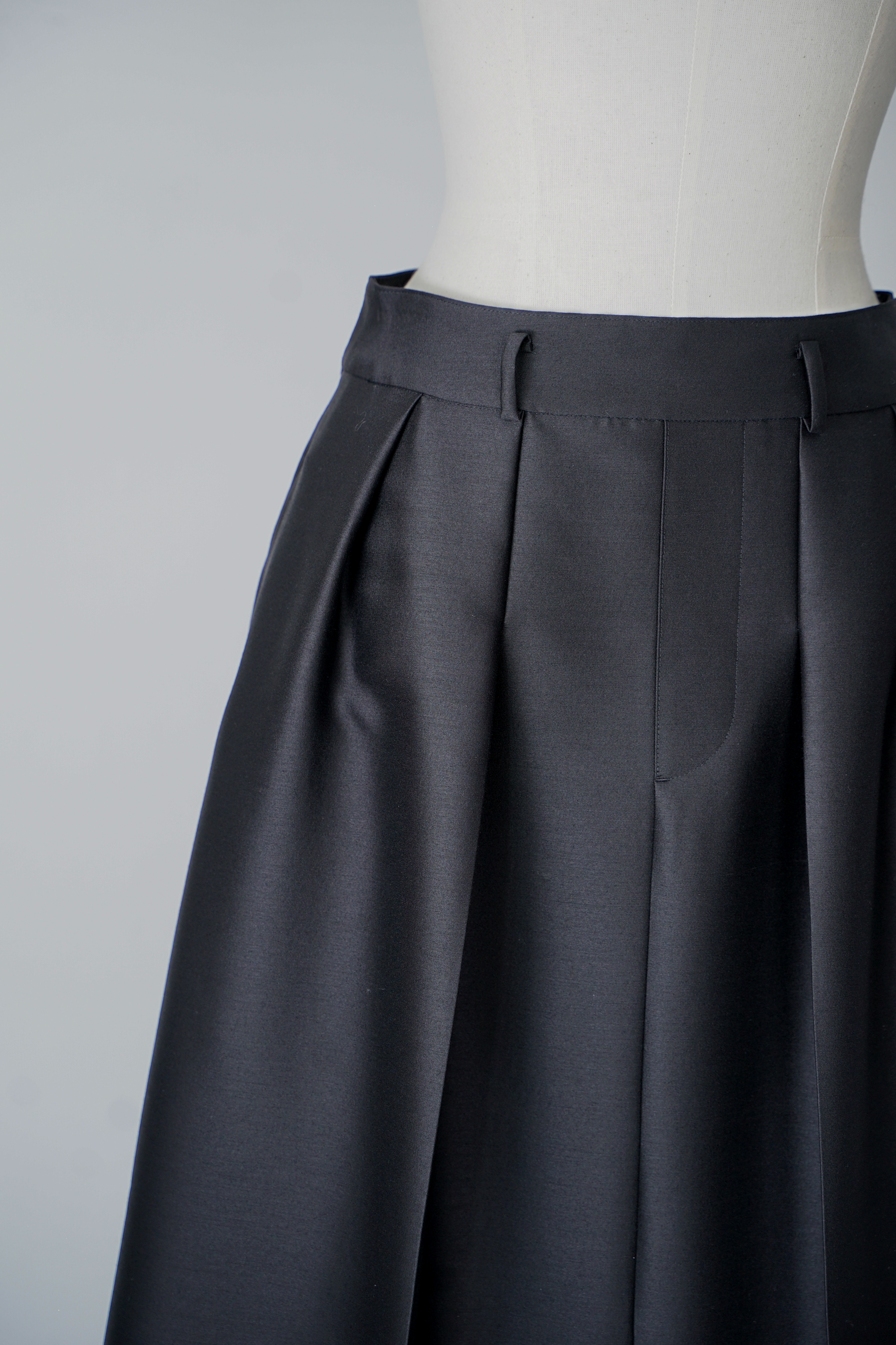 Giselle Silk Wool Blackの画像