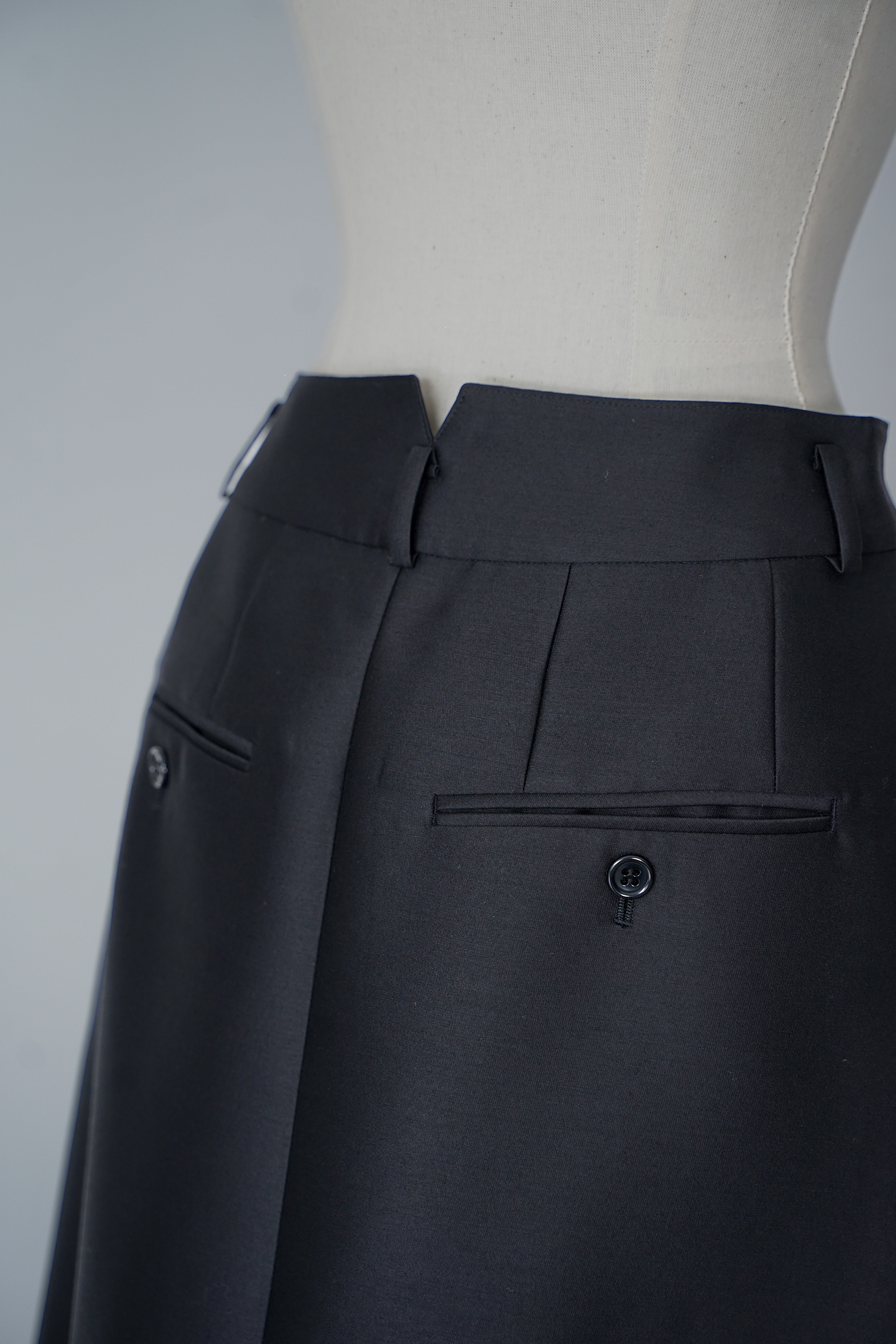 Giselle Silk Wool Blackの画像