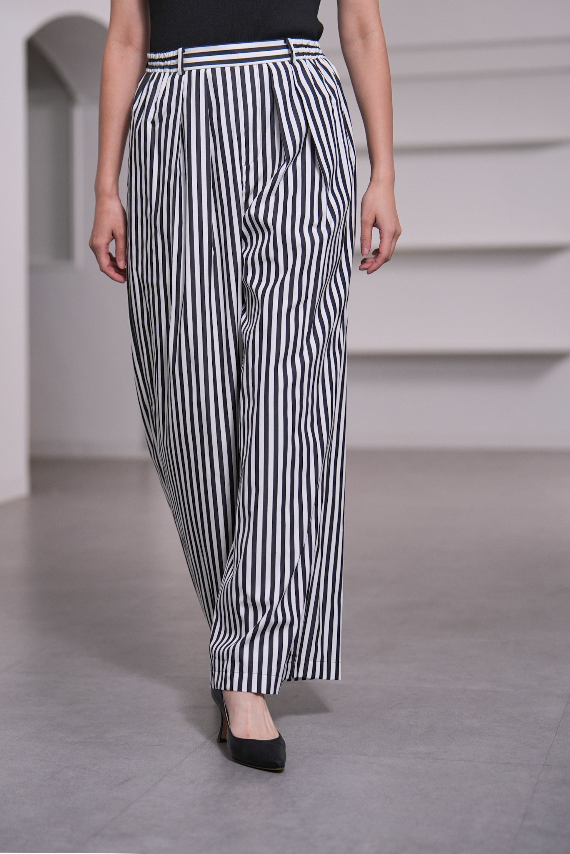 Rowan Stripe White/Blackの画像
