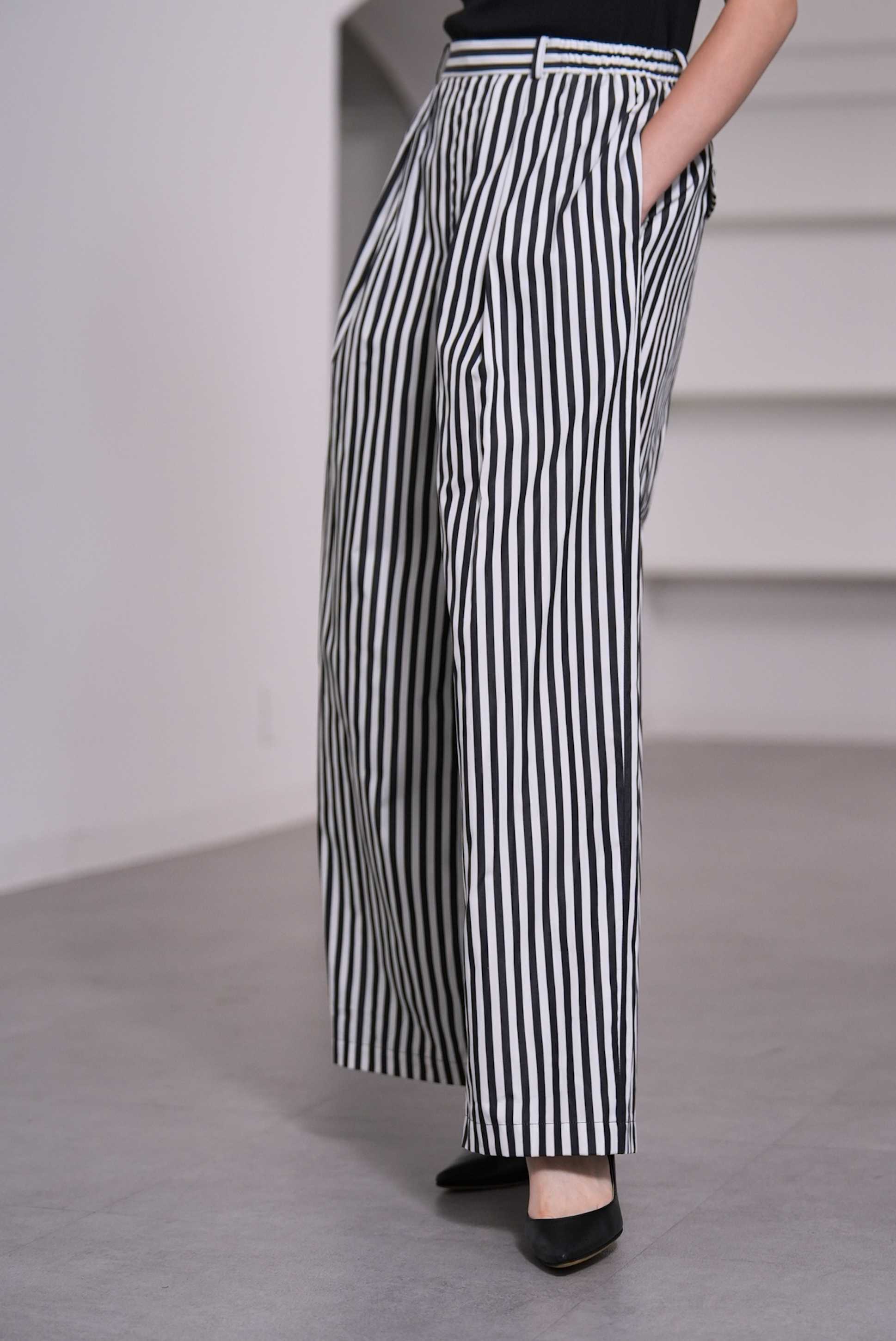 Rowan Stripe White/Blackの画像