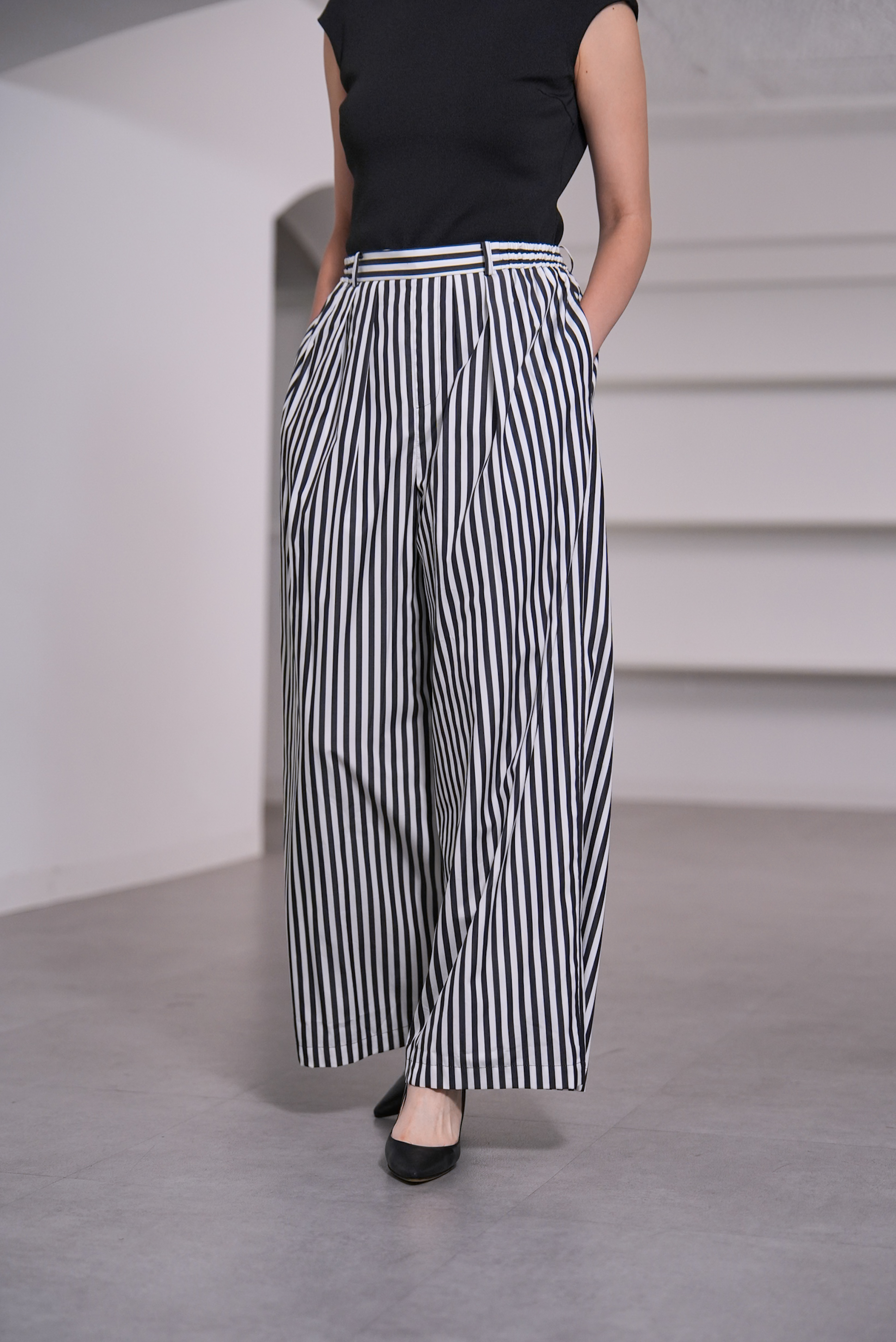 Rowan Stripe White/Blackの画像