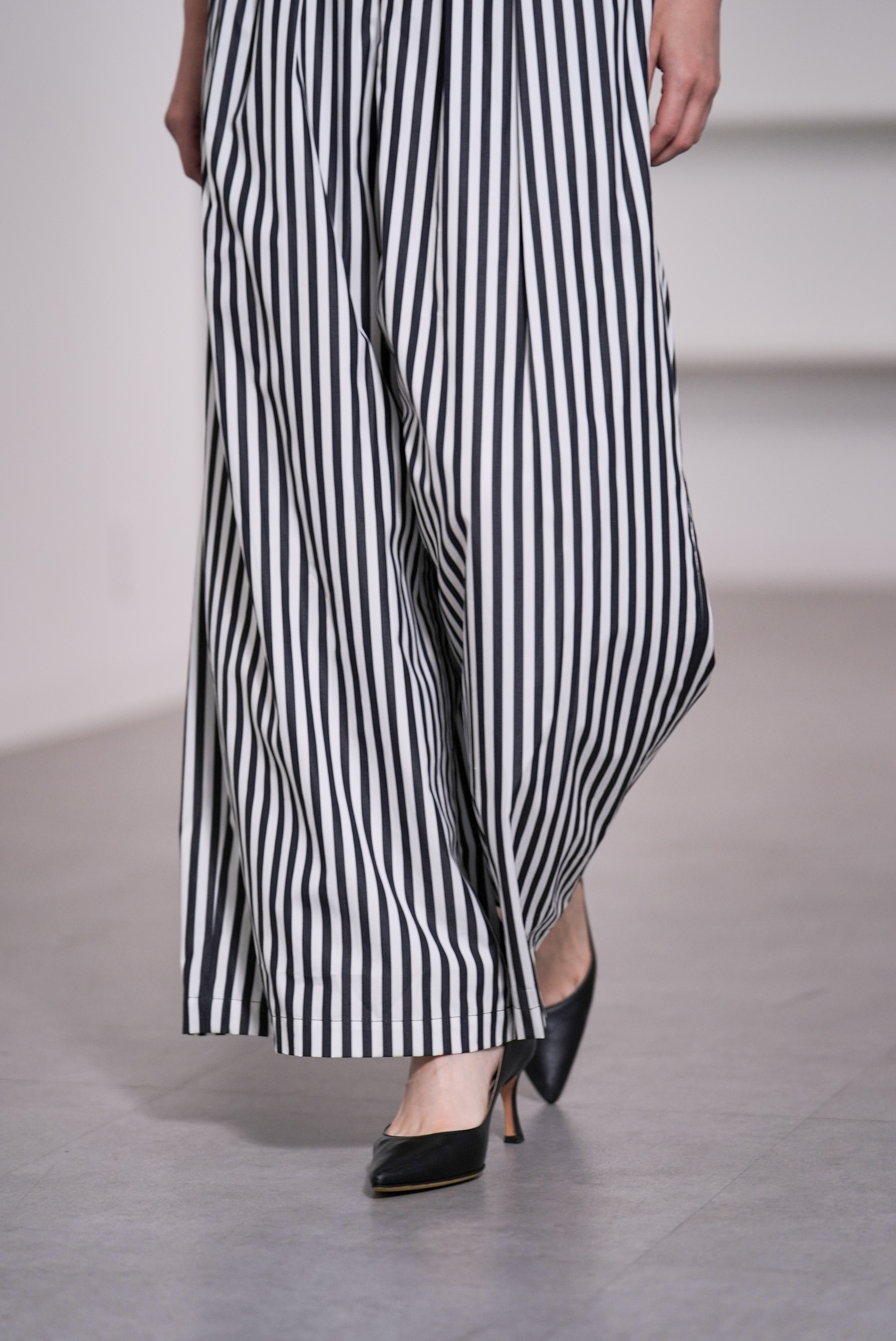 Rowan Stripe White/Blackの画像