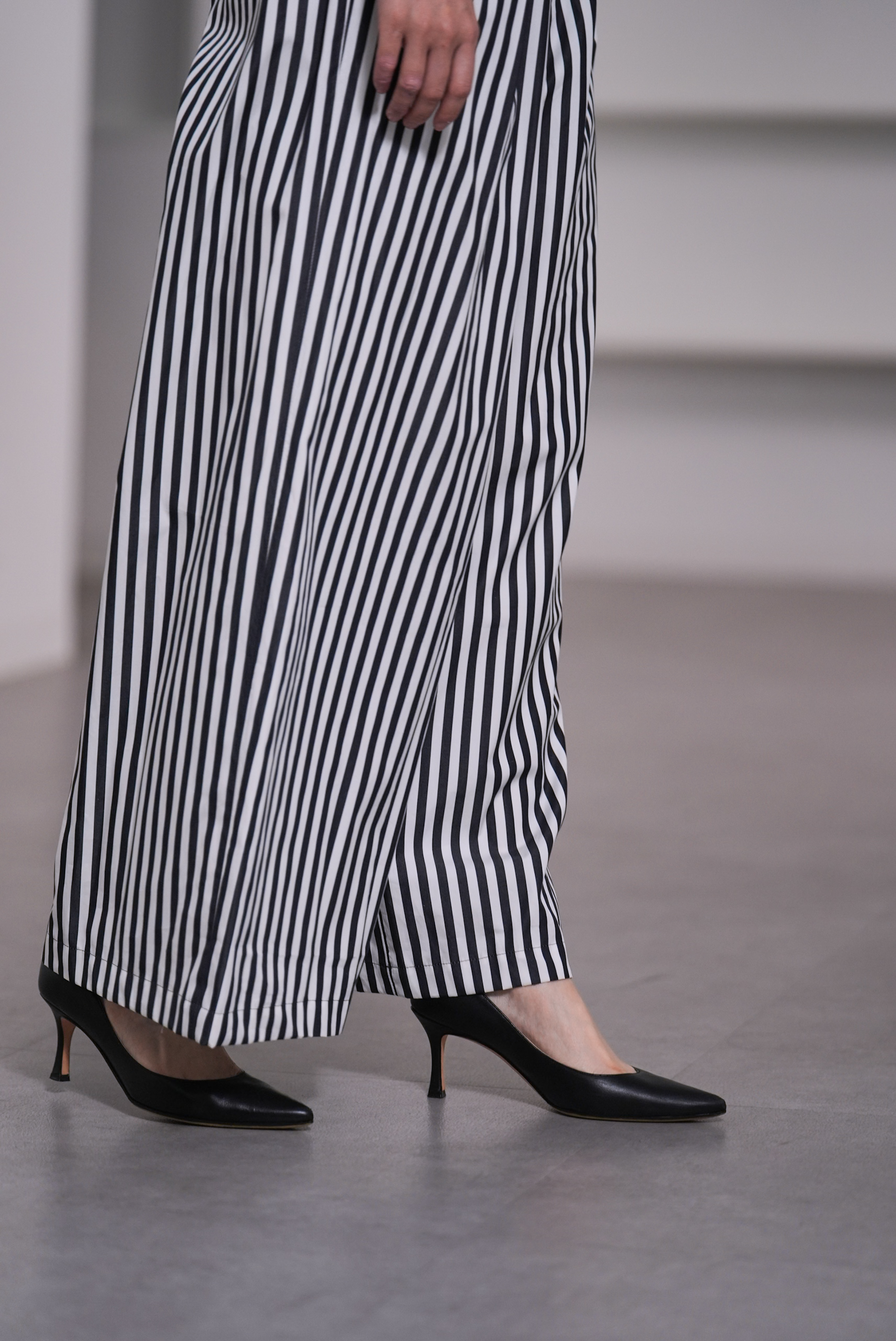 Rowan Stripe White/Blackの画像