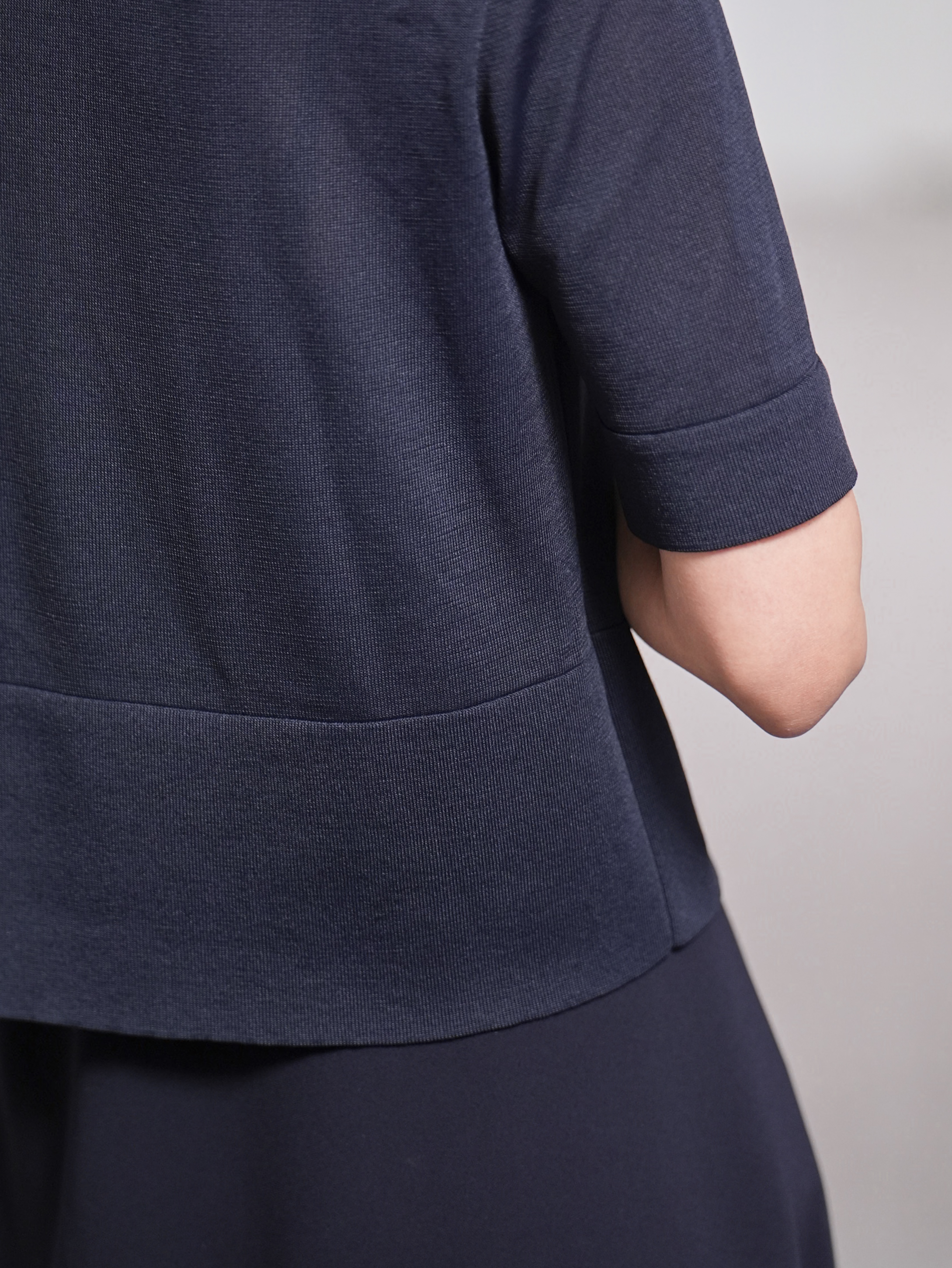 Darcy Sheer Navyの画像