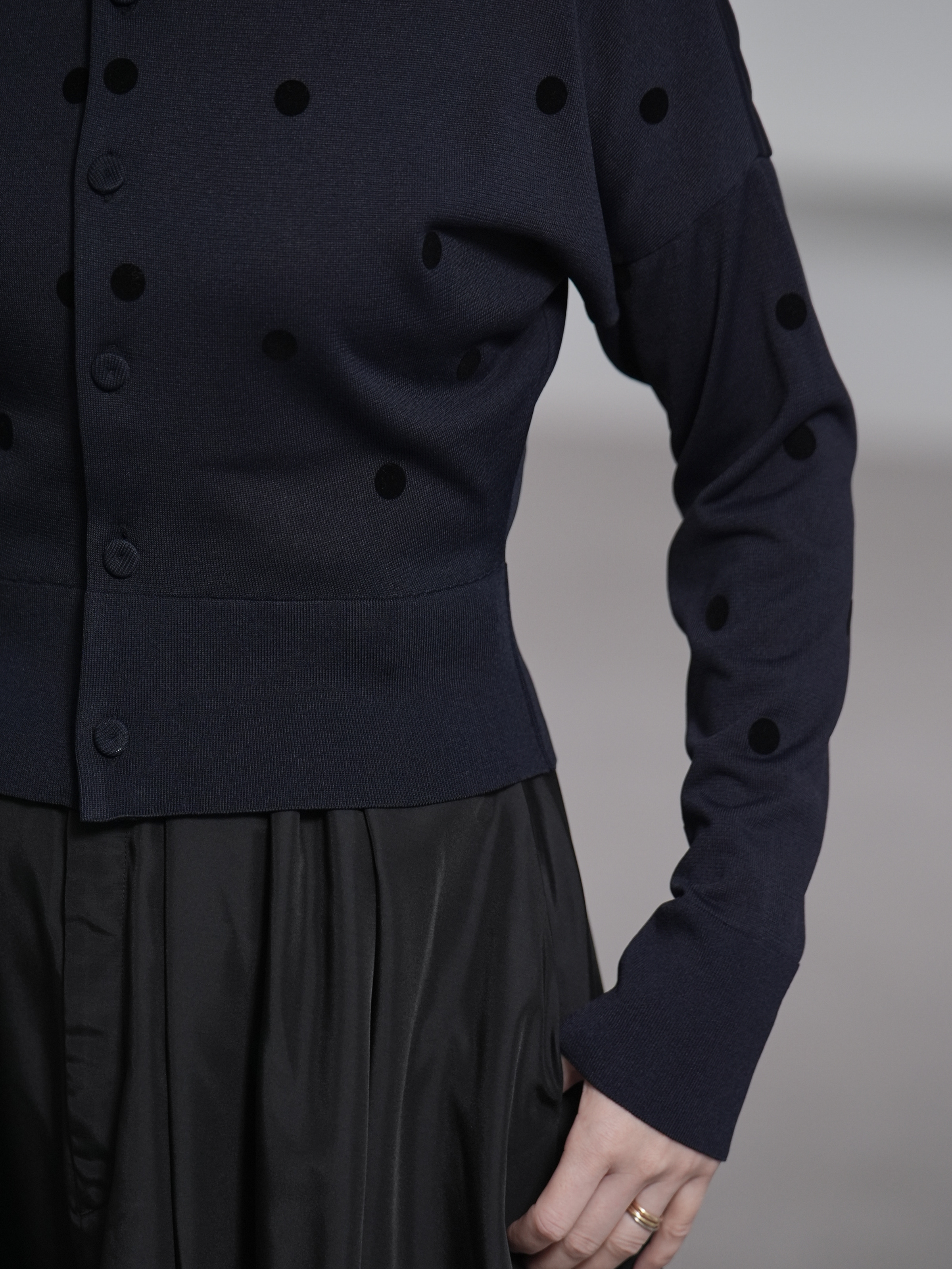 Demi Sheer Dot Navy/Blackの画像