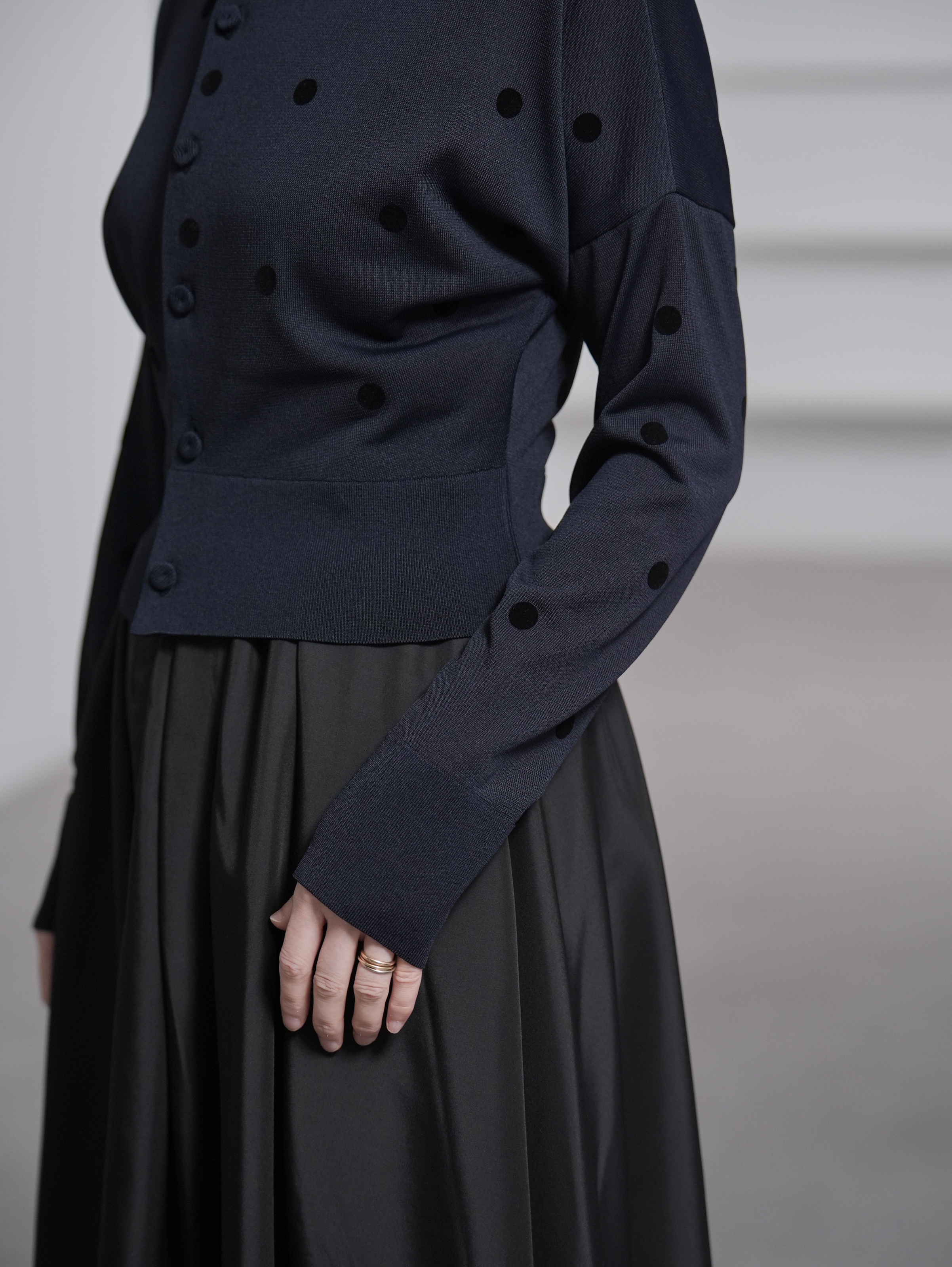 Demi Sheer Dot Navy/Blackの画像