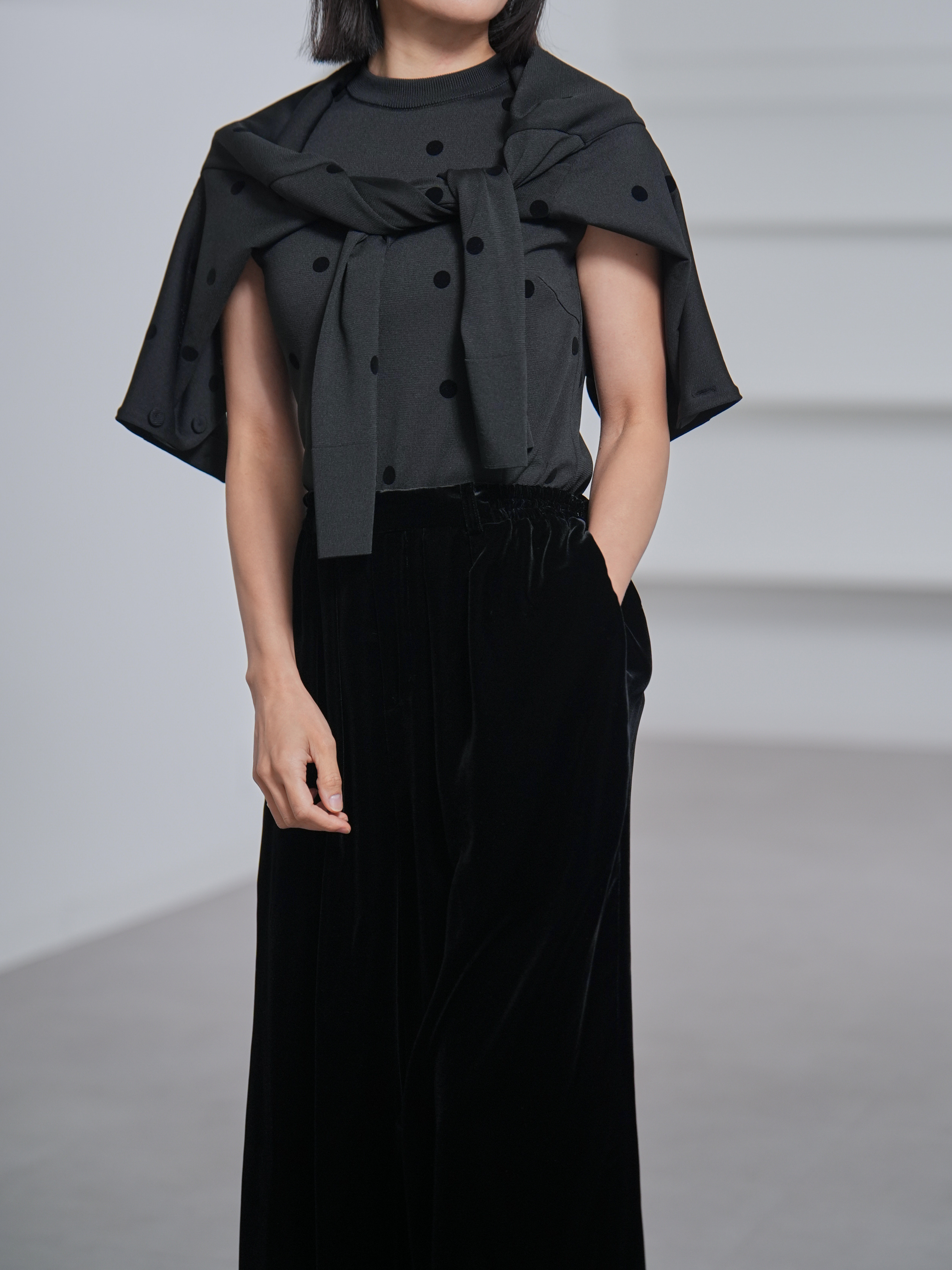 Darcy Sheer Dot Black/Blackの画像