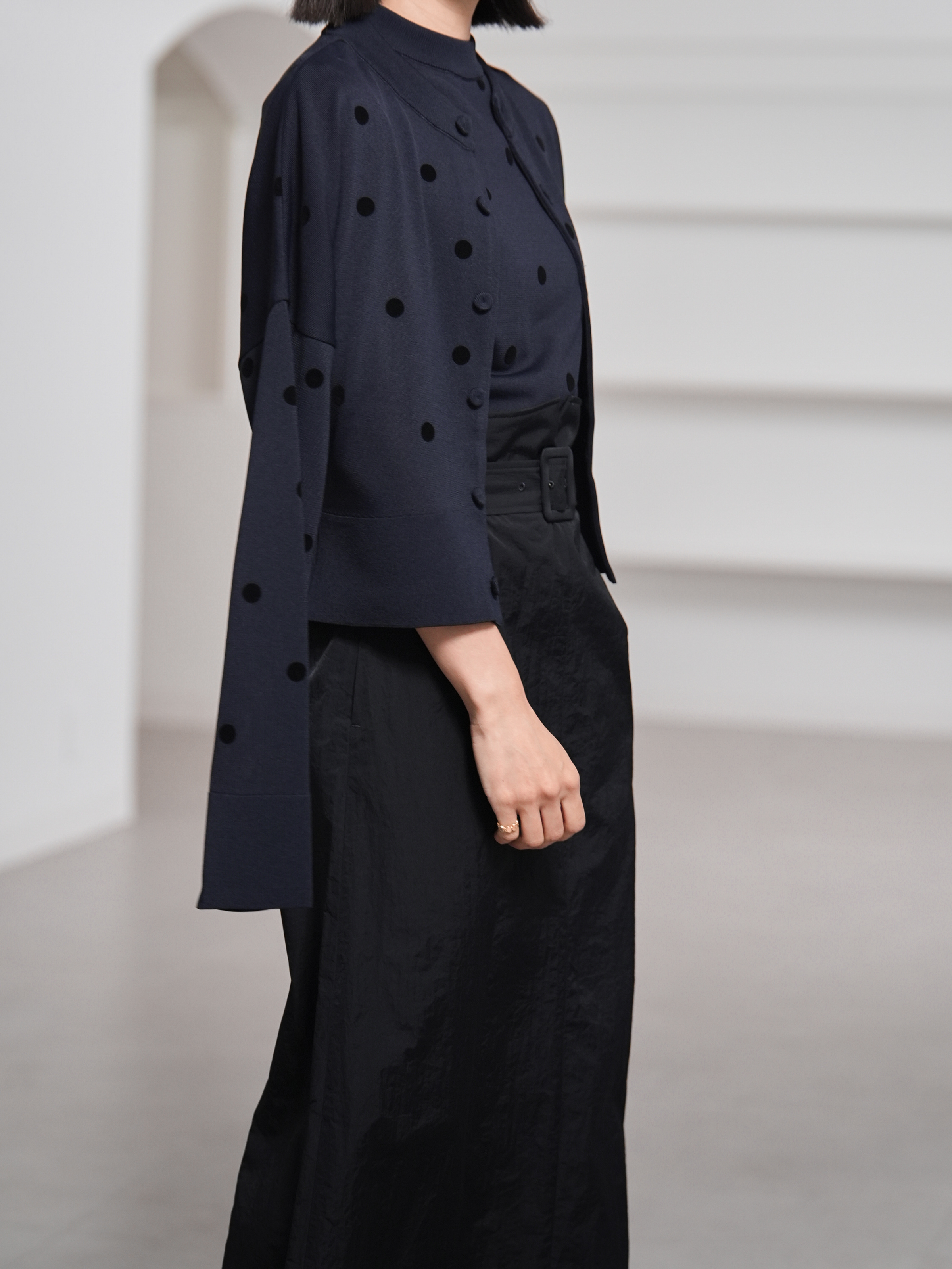 Darcy Sheer Dot Navy/Blackの画像