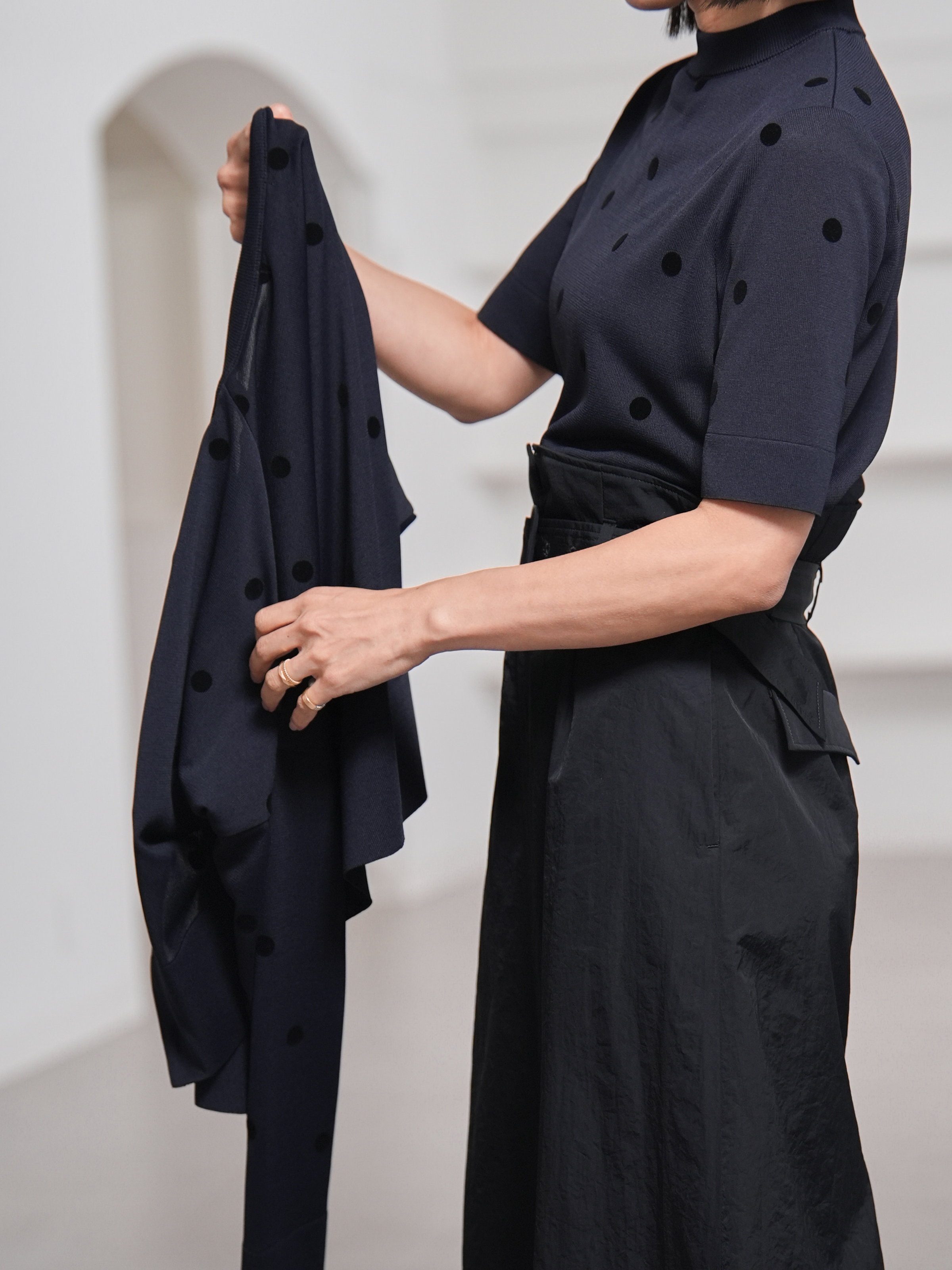 Darcy Sheer Dot Navy/Blackの画像