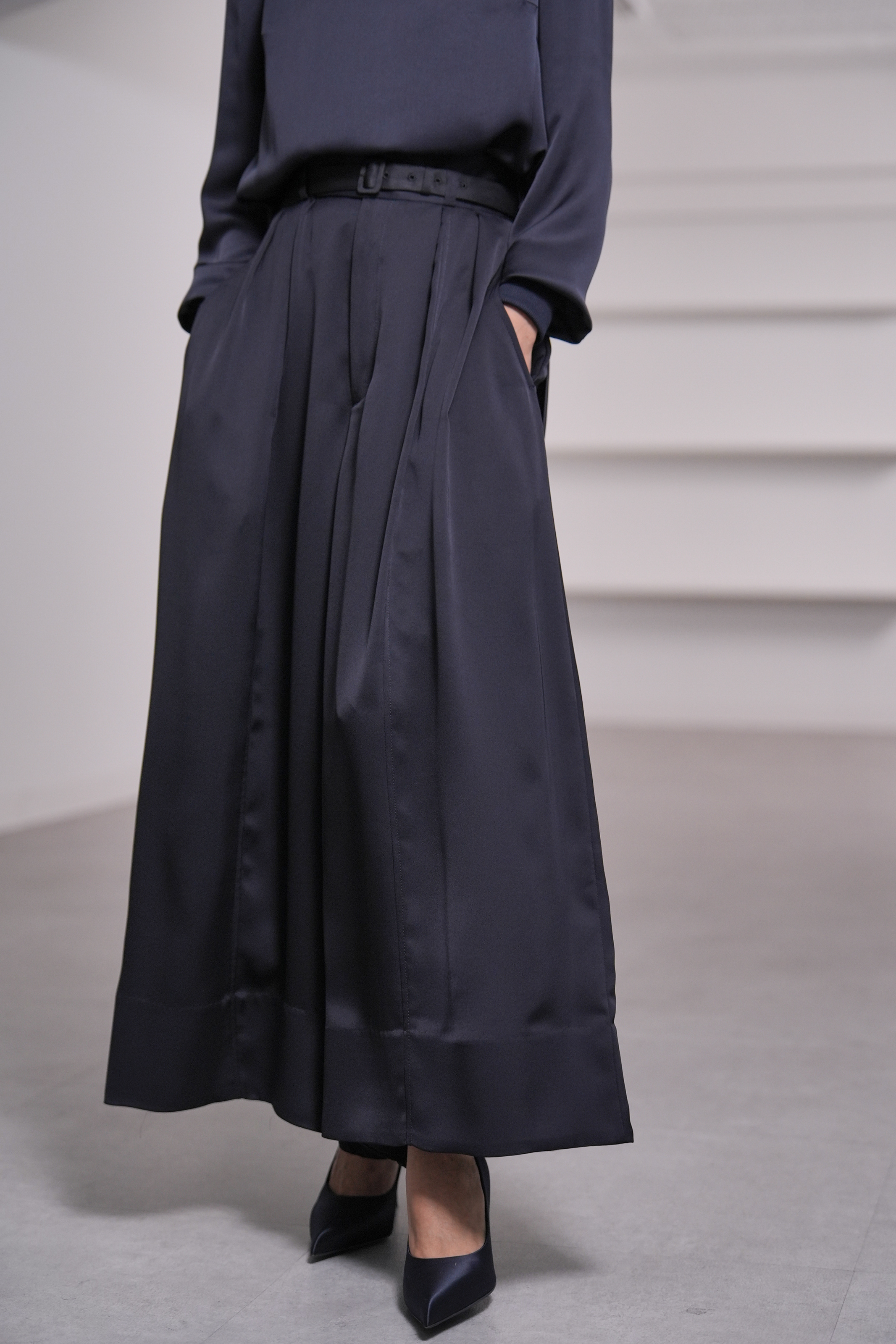 Fred Satin Navyの画像