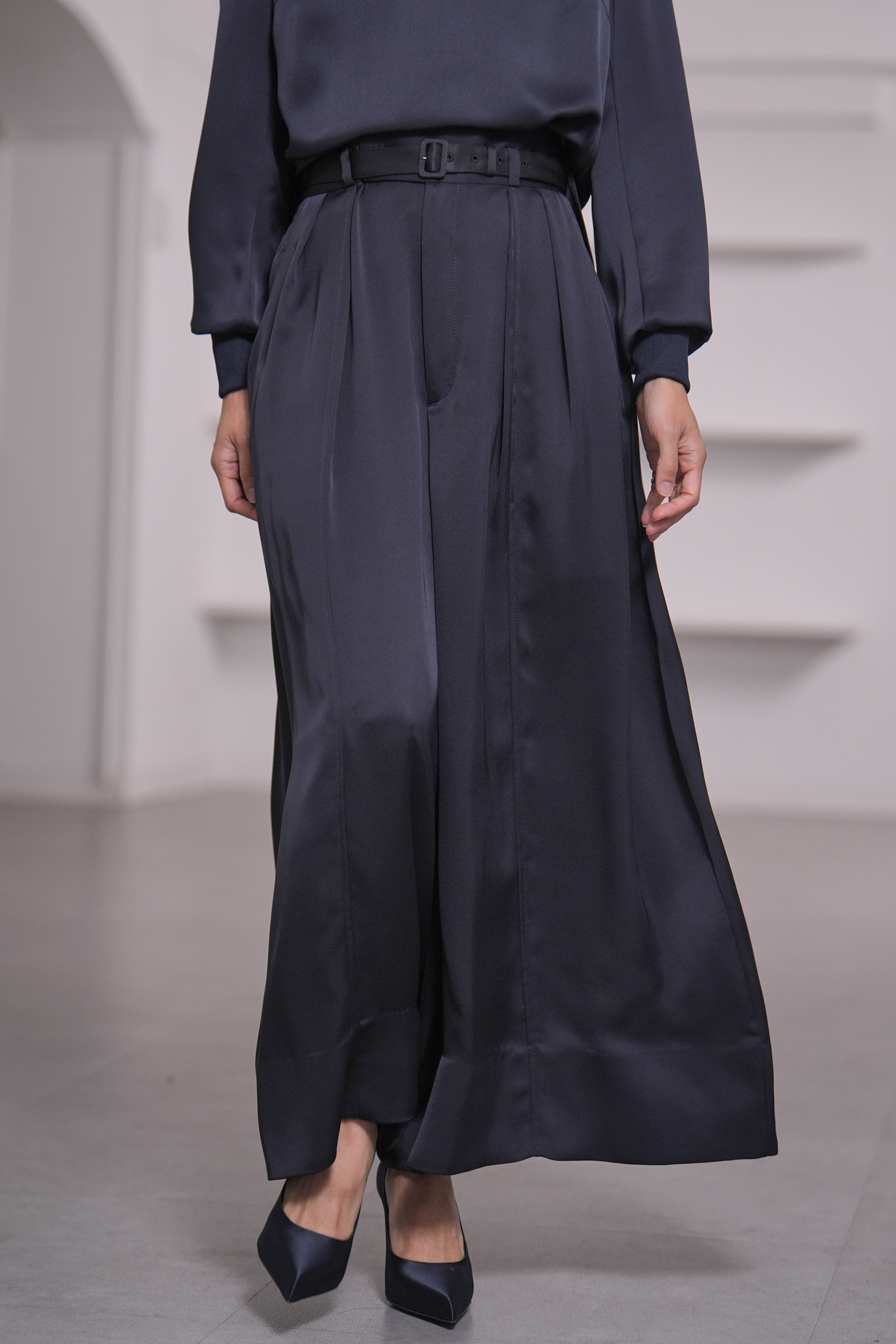 Fred Satin Navyの画像