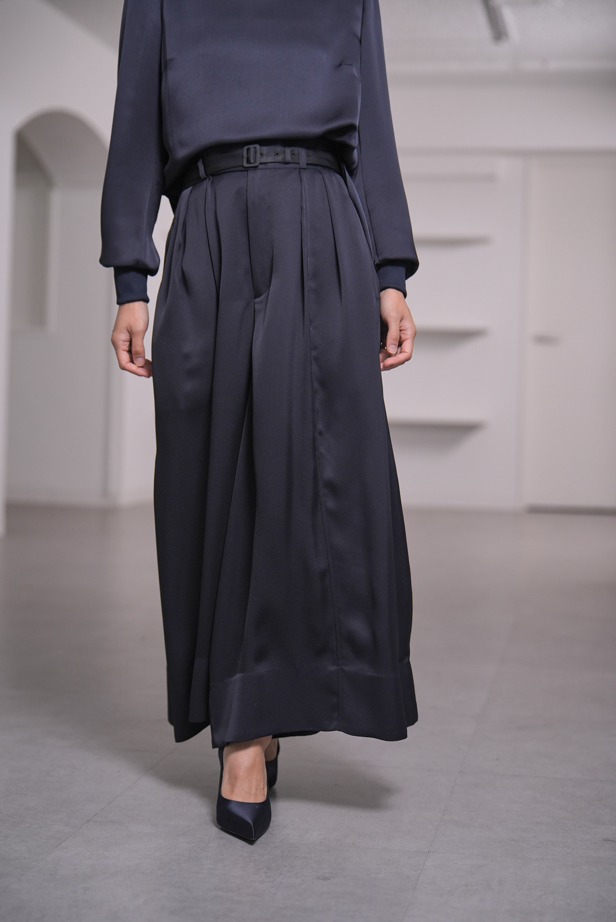 Fred Satin Navyの画像