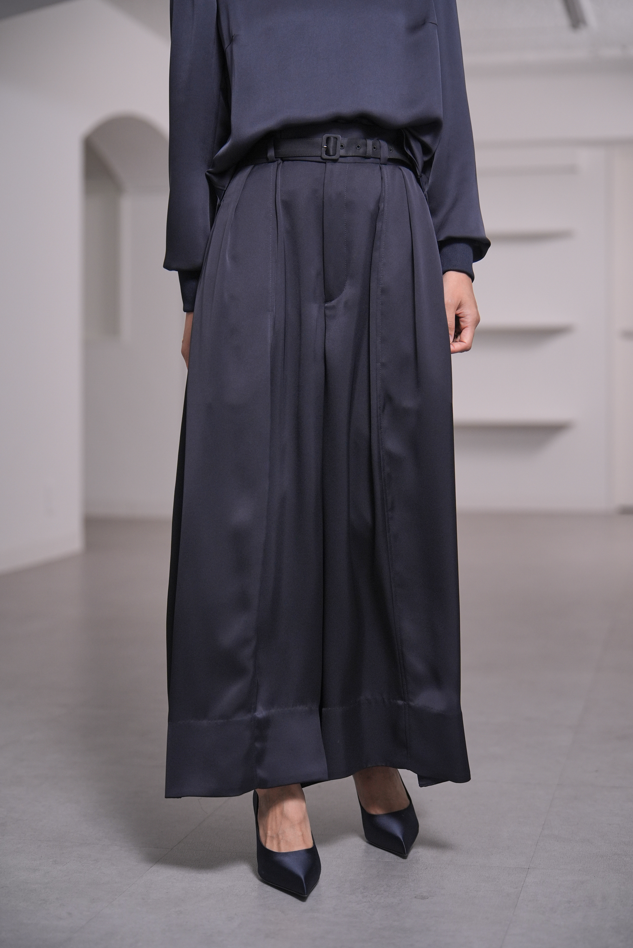 Fred Satin Navyの画像