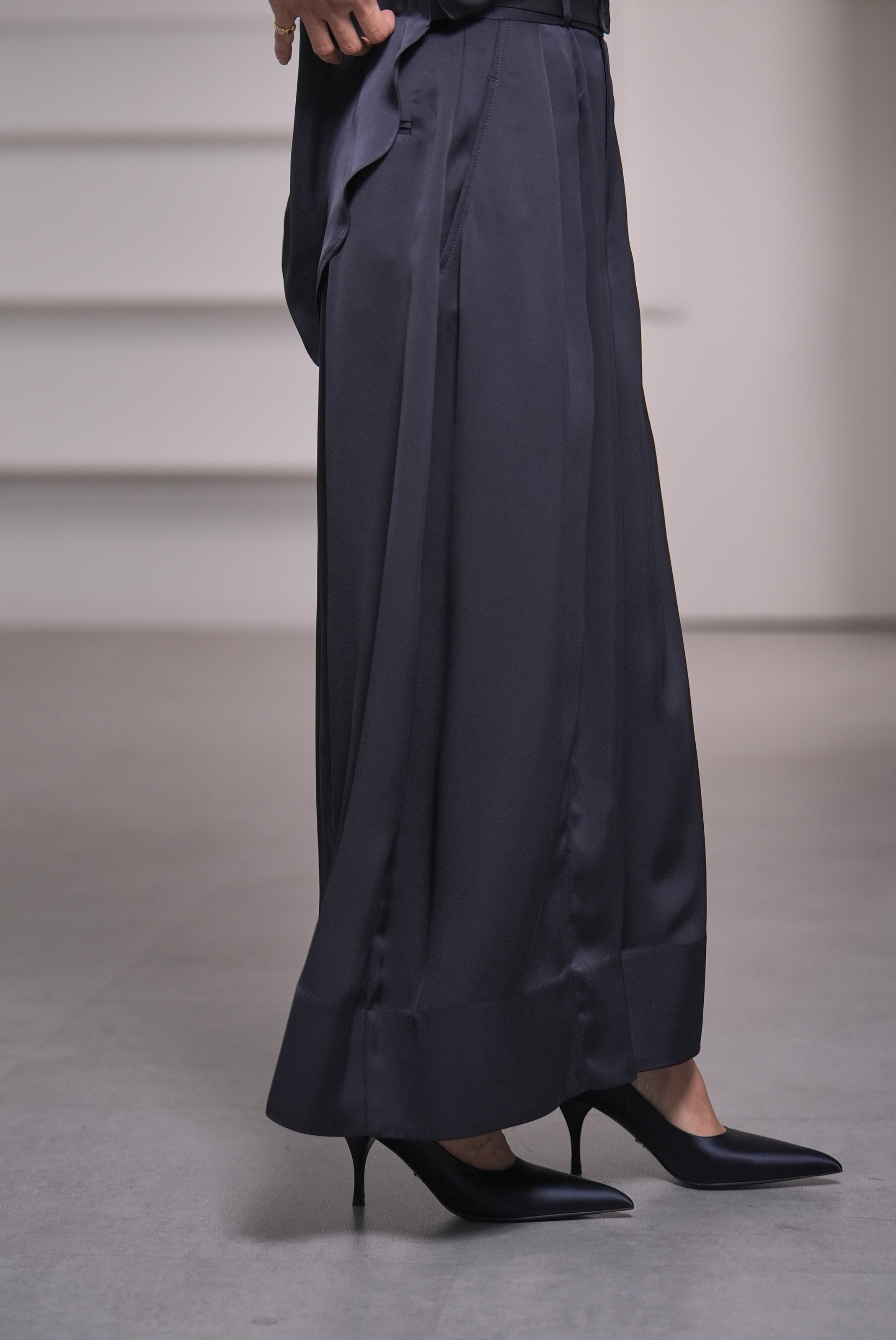 Fred Satin Navyの画像