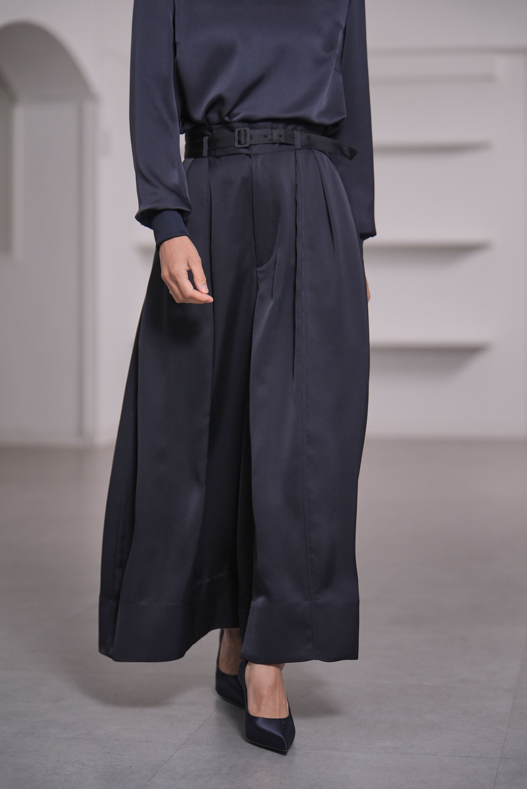 Fred Satin Navyの画像
