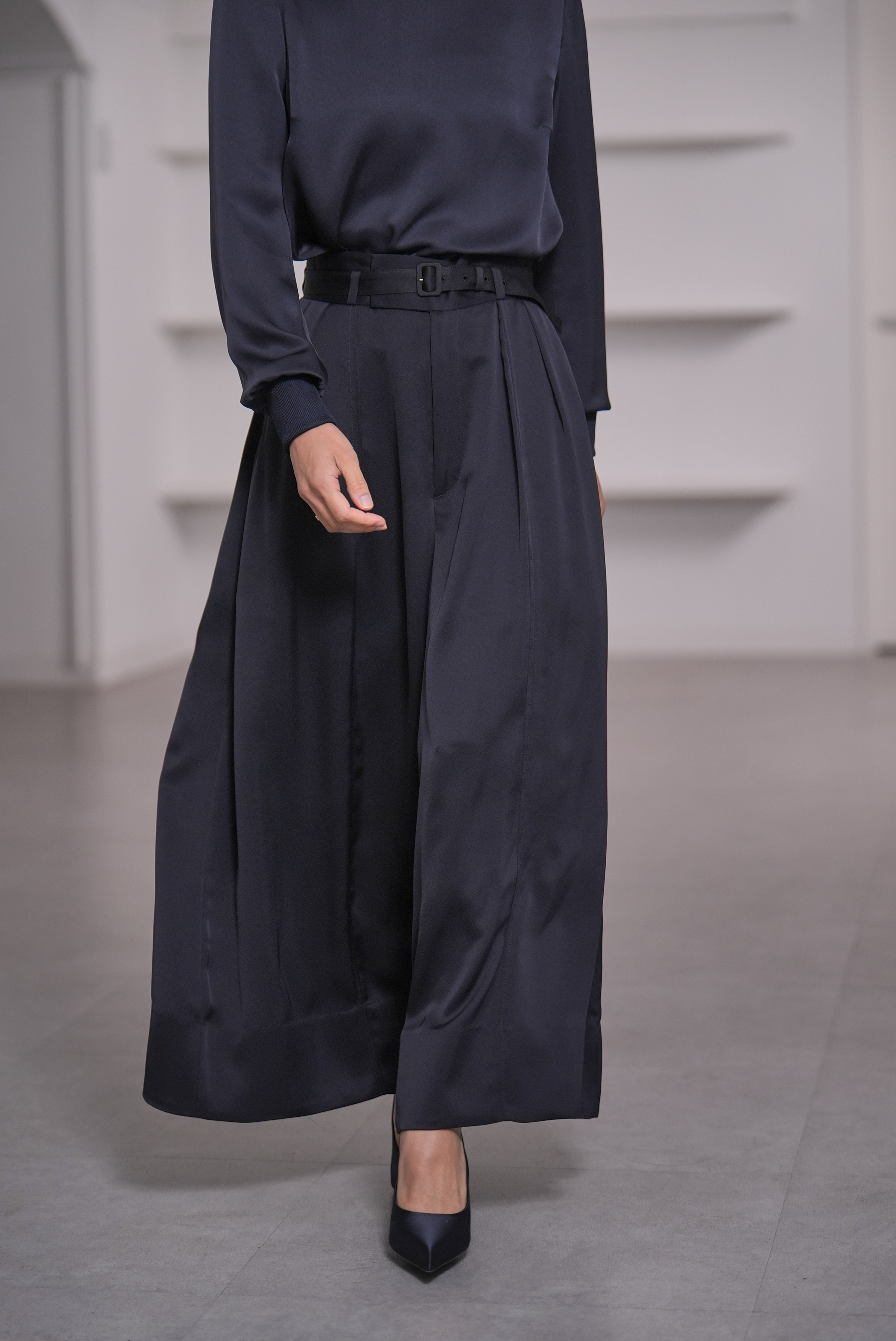Fred Satin Navyの画像
