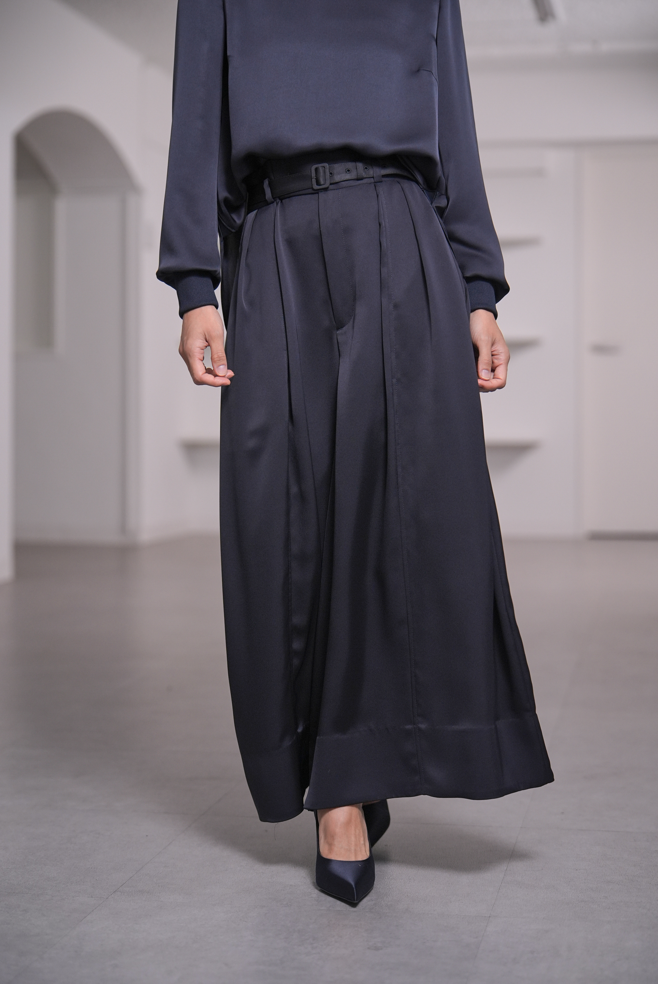 Fred Satin Navyの画像