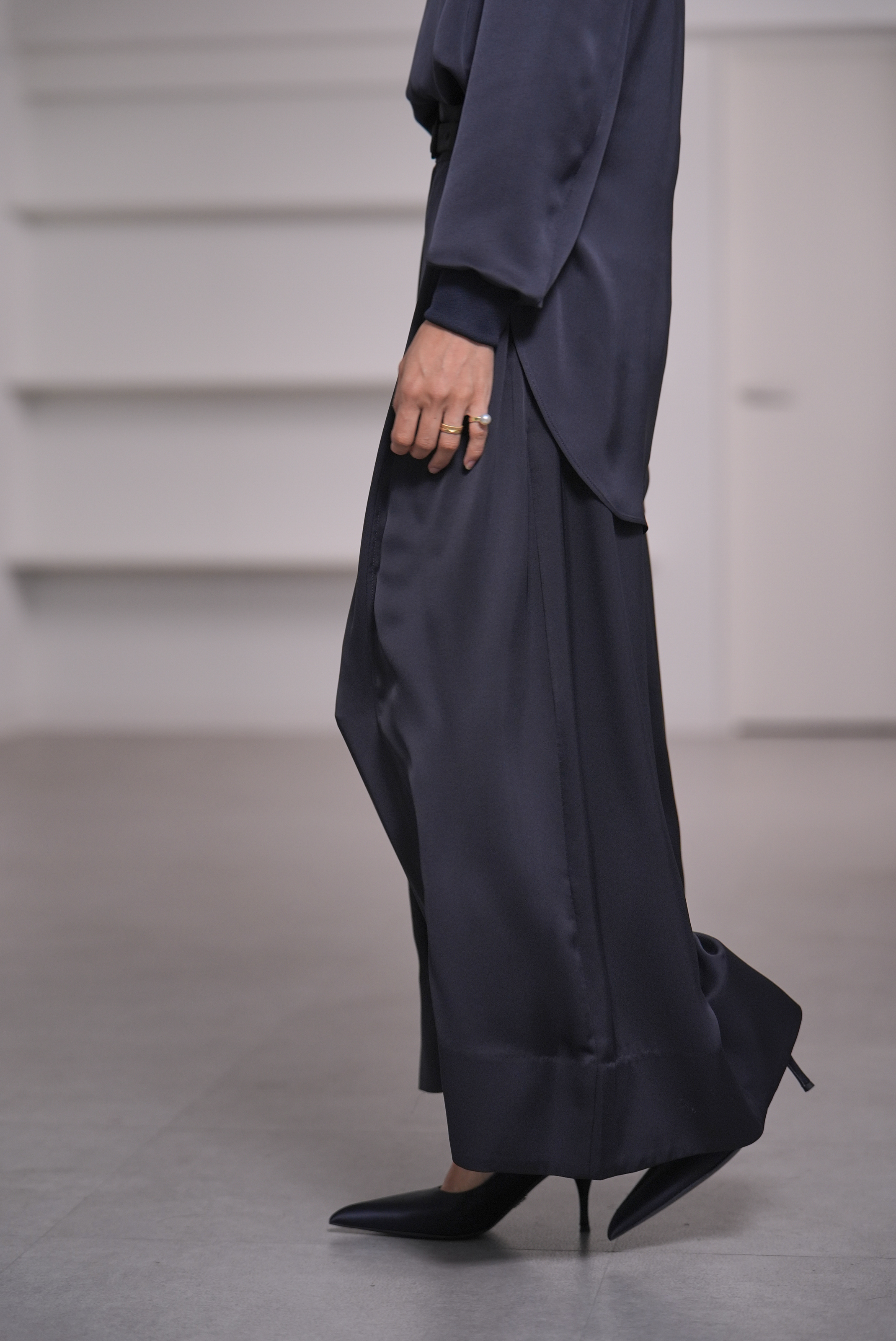 Fred Satin Navyの画像