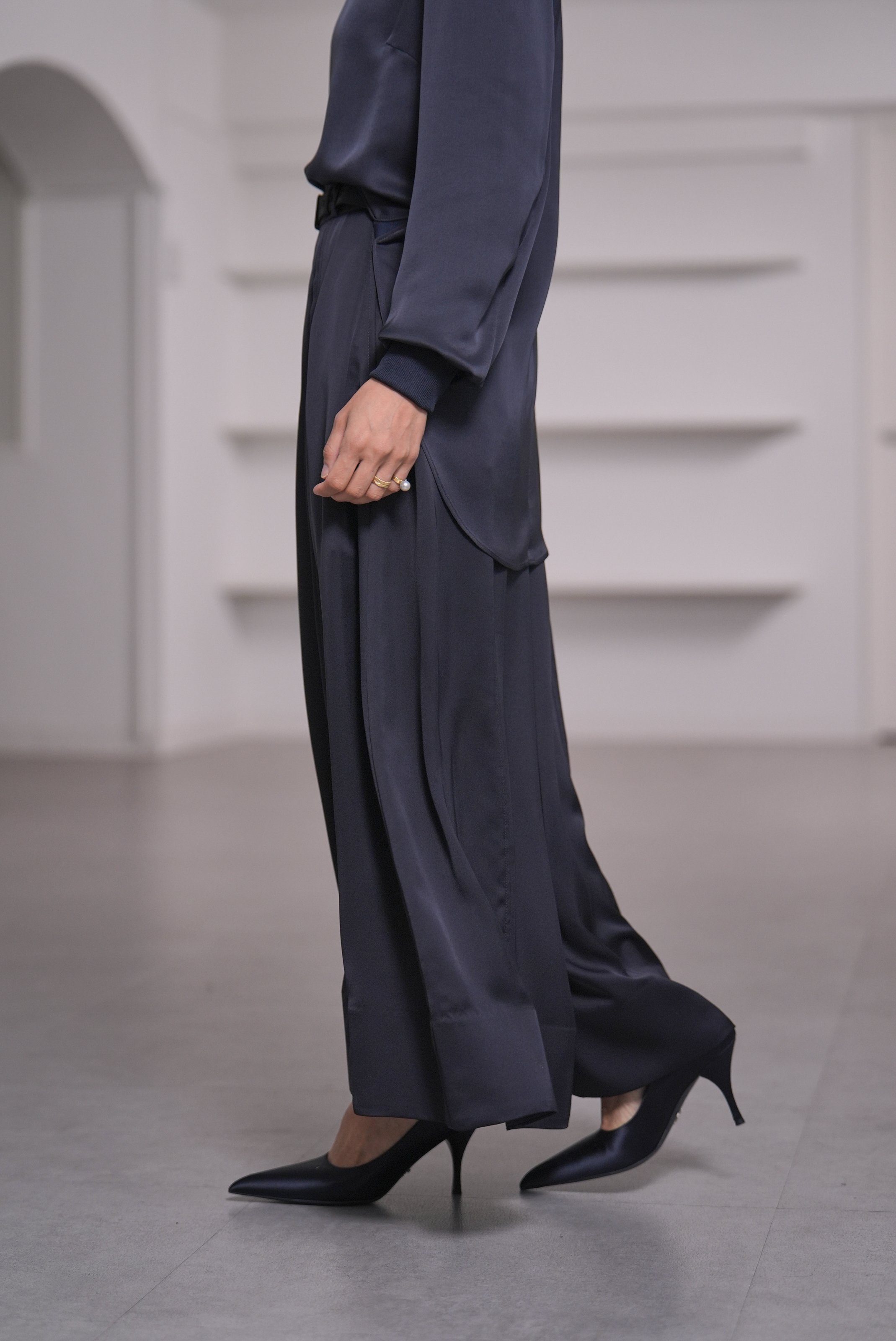 Fred Satin Navyの画像