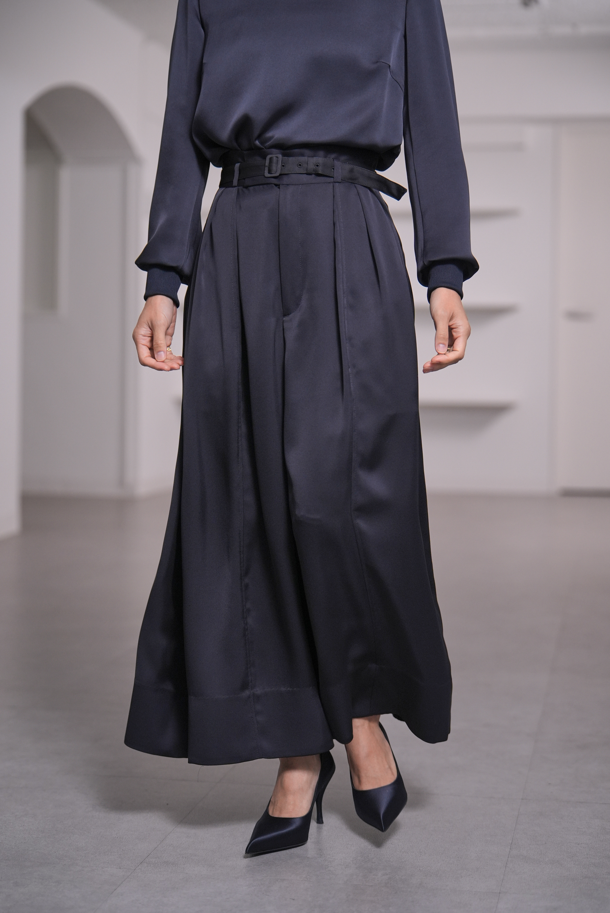 Fred Satin Navyの画像