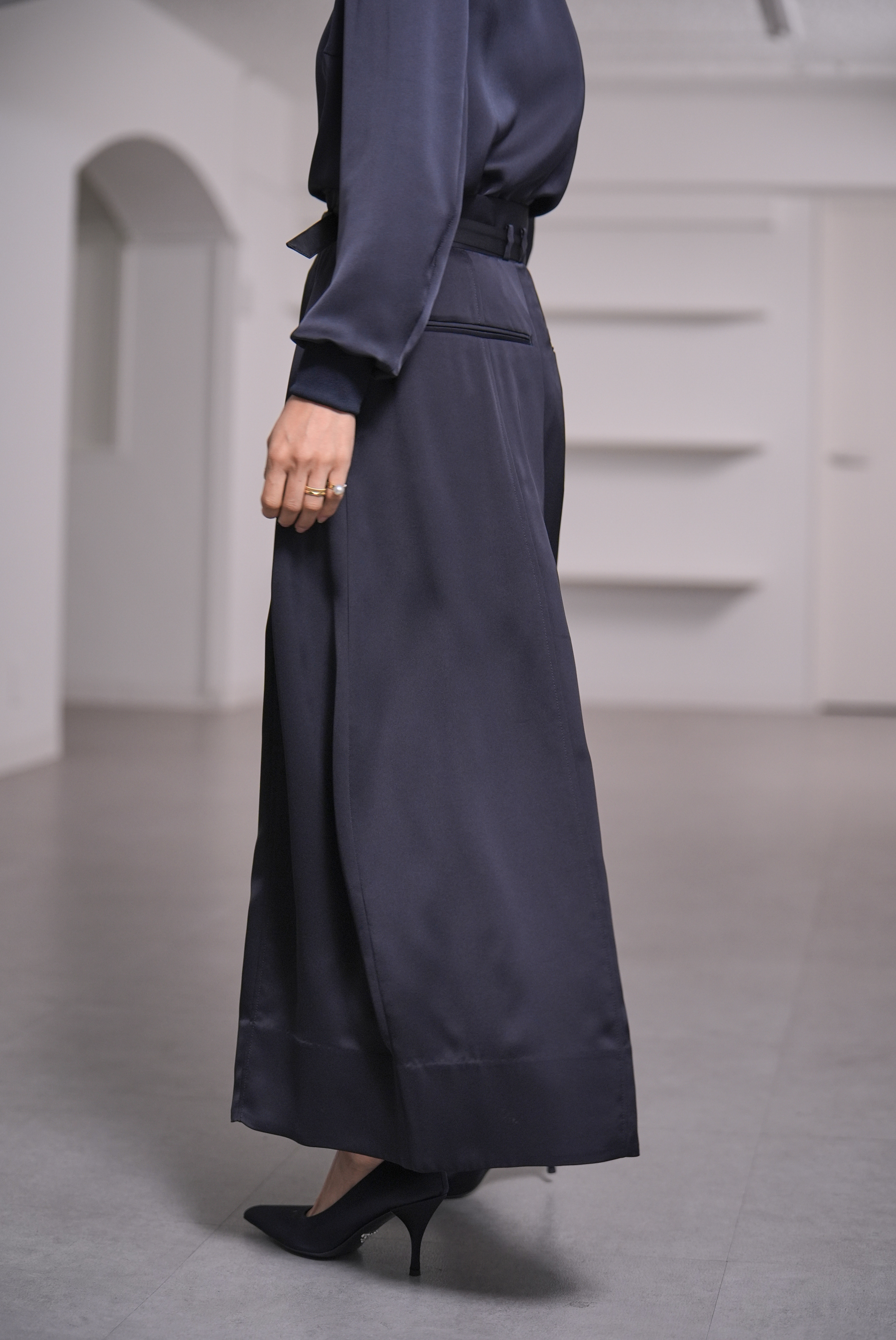 Fred Satin Navyの画像