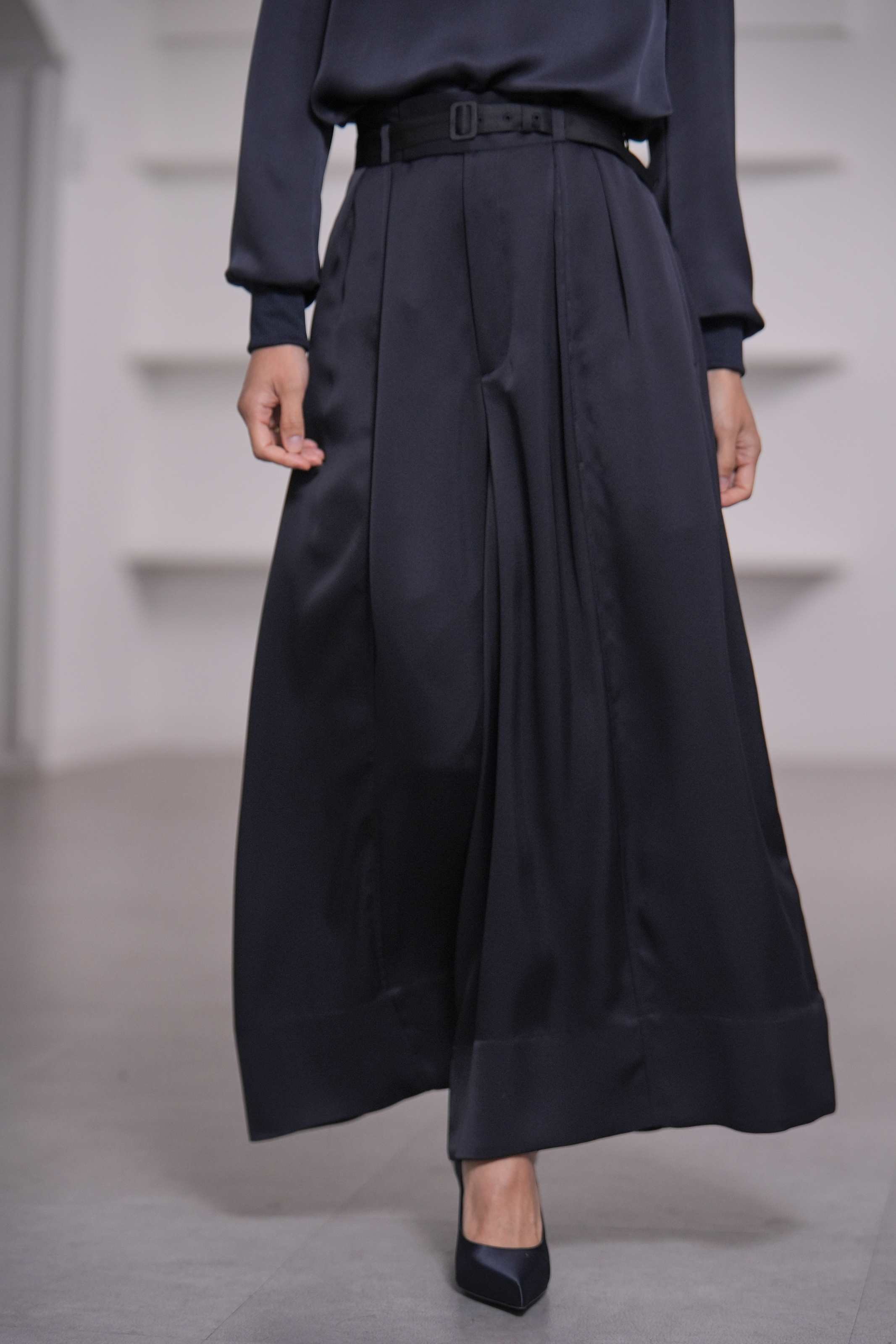 Fred Satin Navyの画像