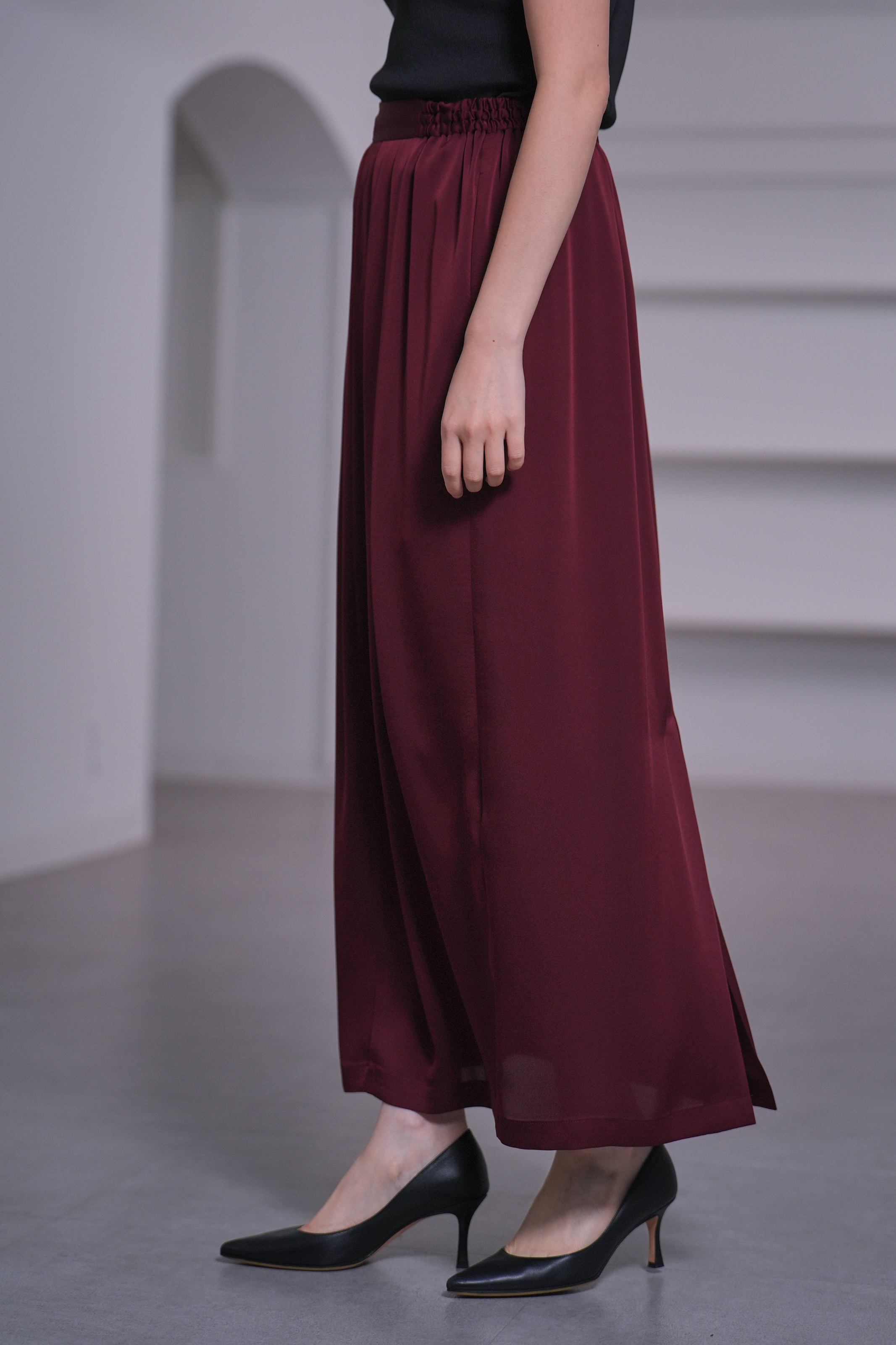 Lucia Satin Bordeauxの画像