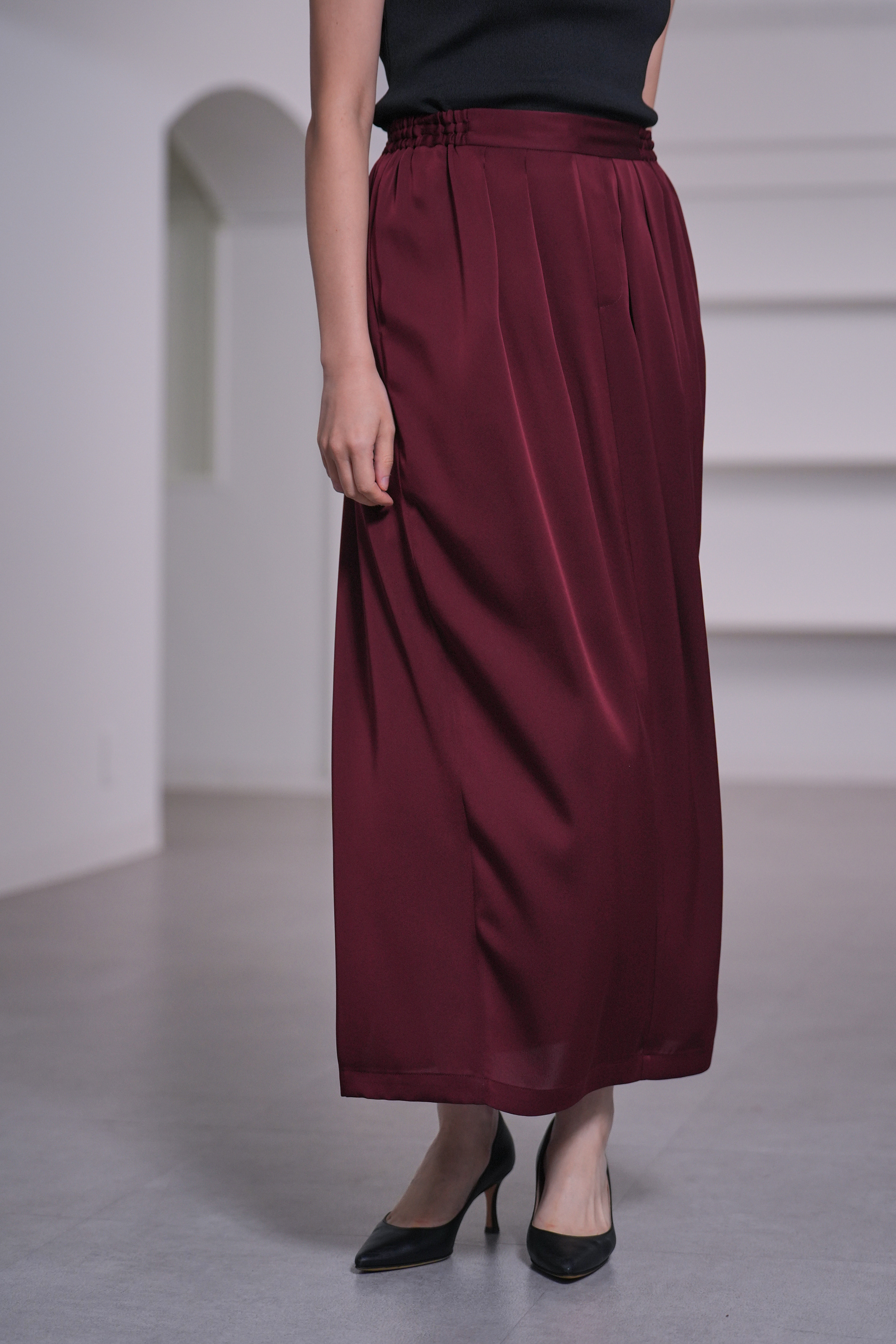 Lucia Satin Bordeauxの画像