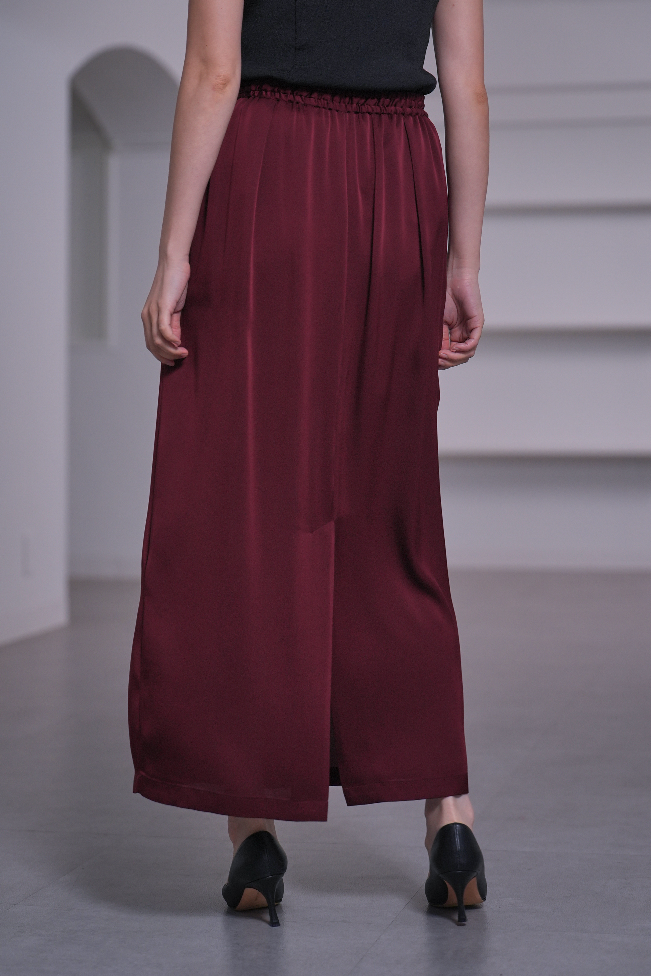 Lucia Satin Bordeauxの画像
