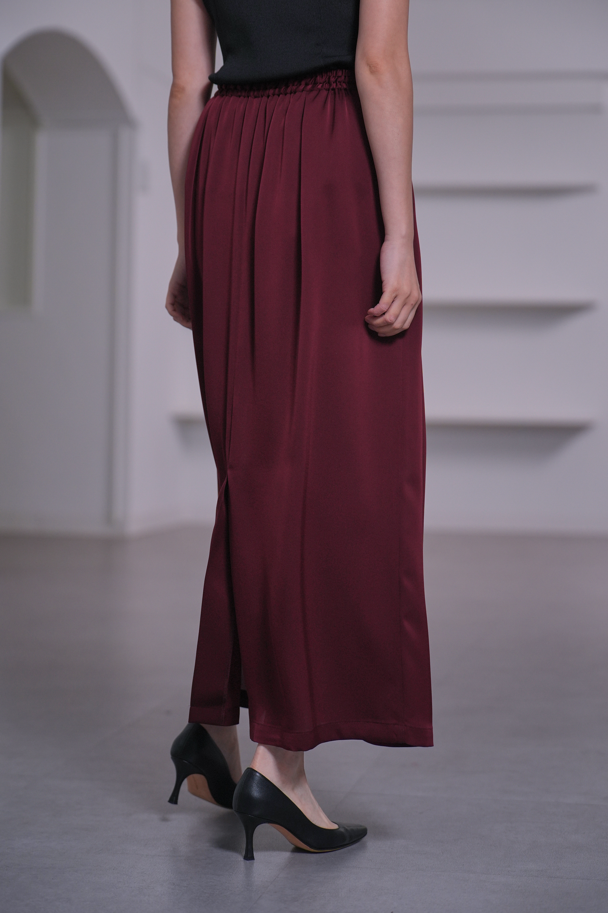 Lucia Satin Bordeauxの画像