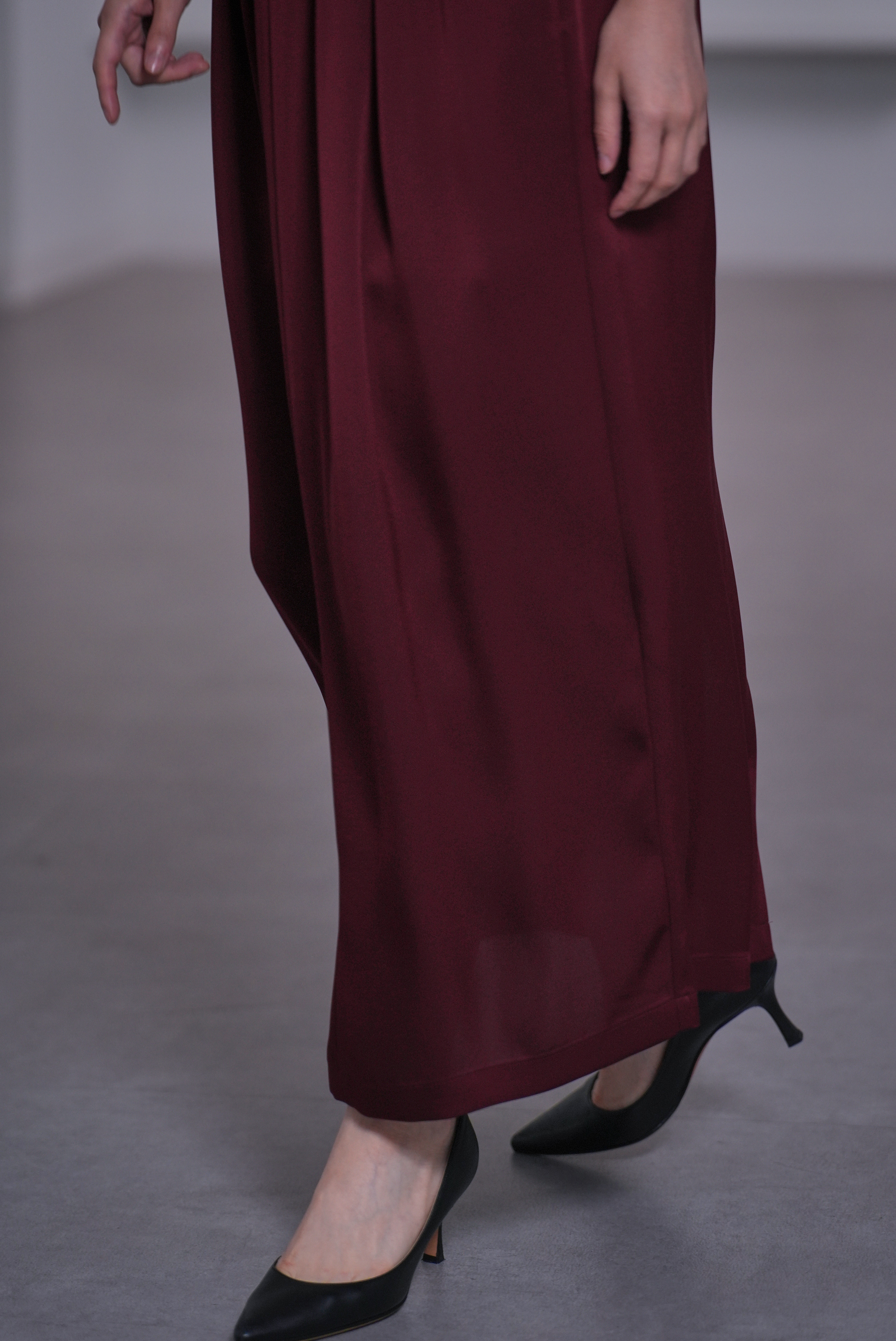 Lucia Satin Bordeauxの画像