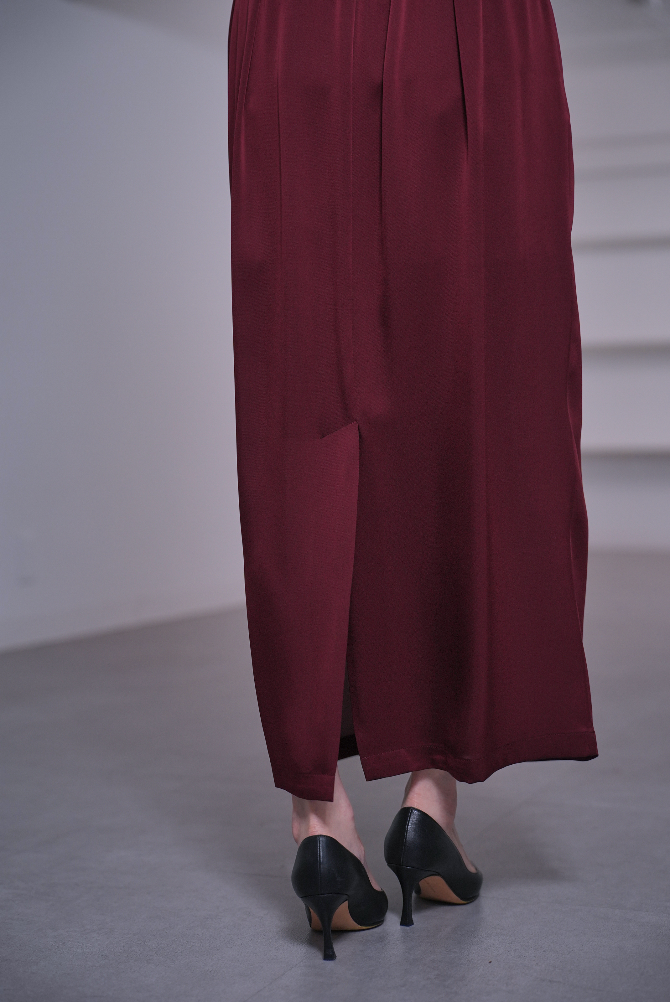Lucia Satin Bordeauxの画像