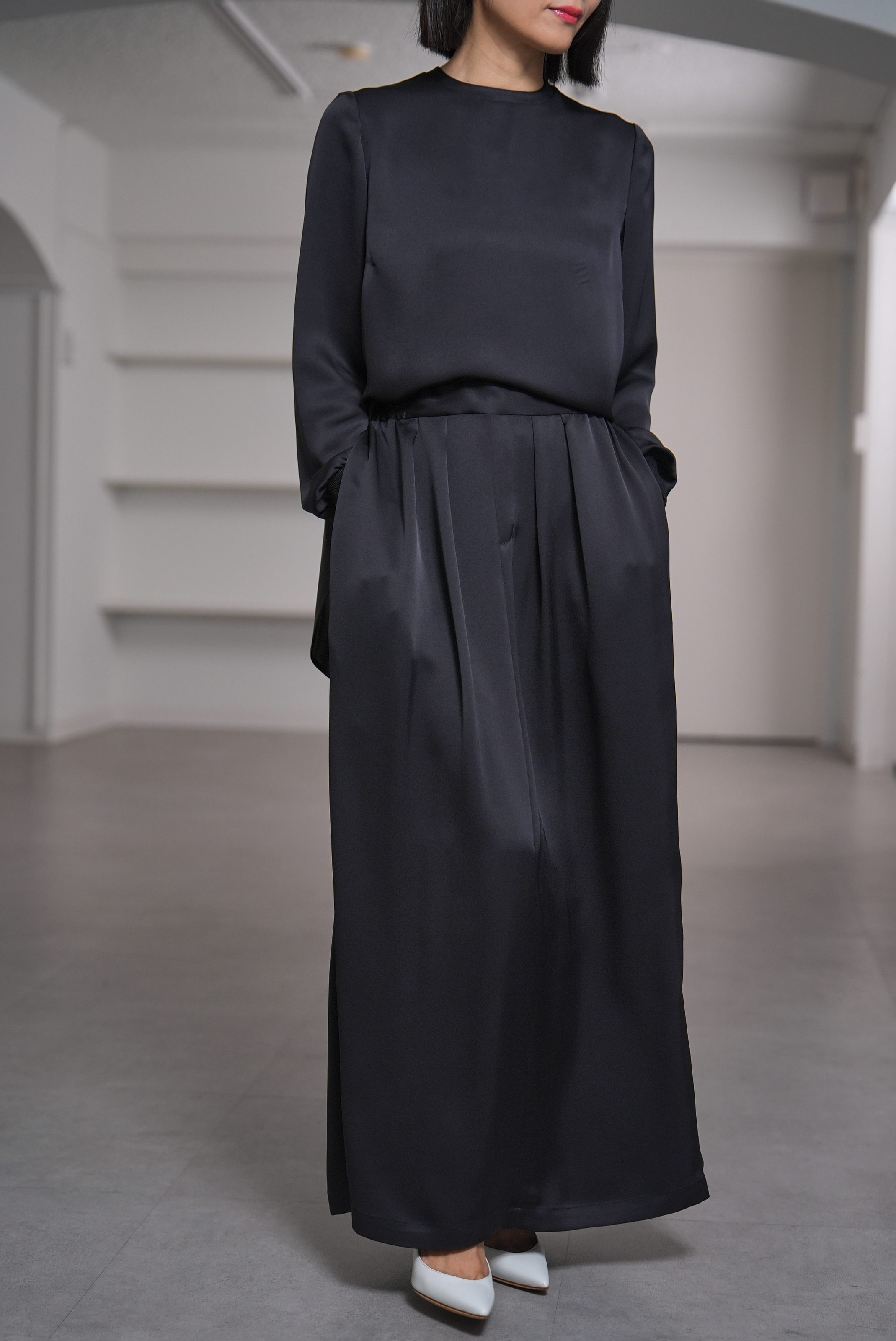Lucia Satin Blackの画像
