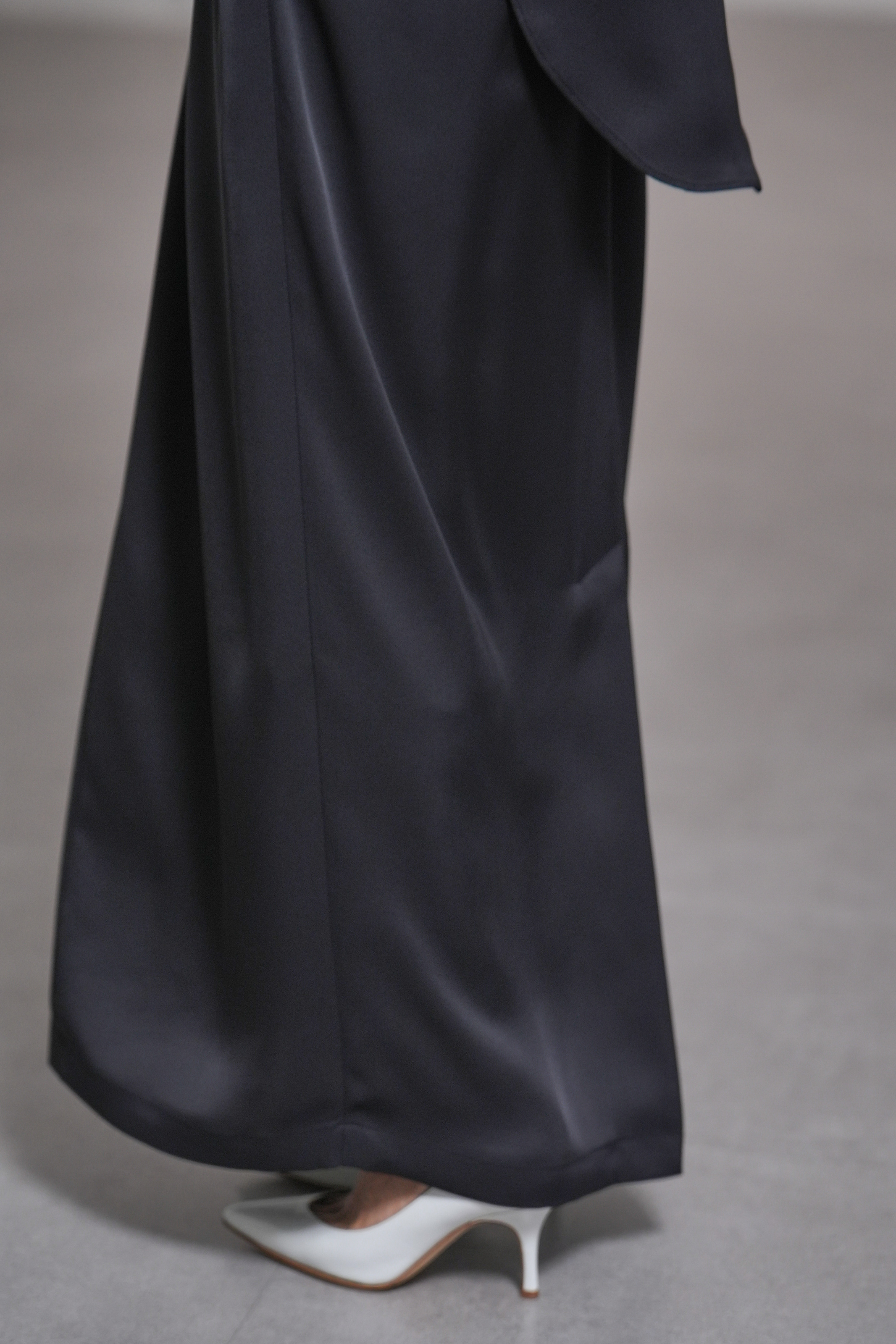 Lucia Satin Blackの画像