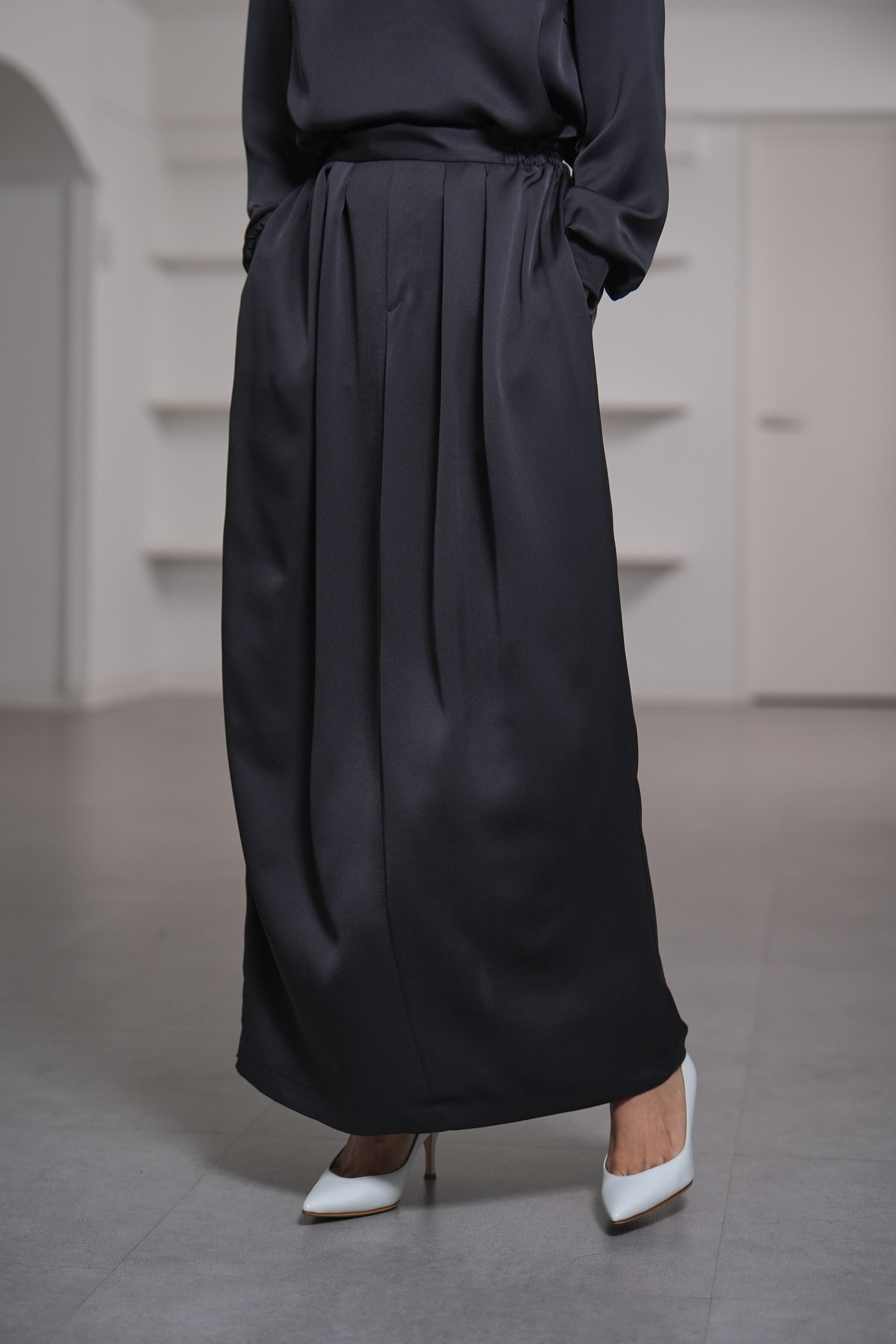 Lucia Satin Blackの画像