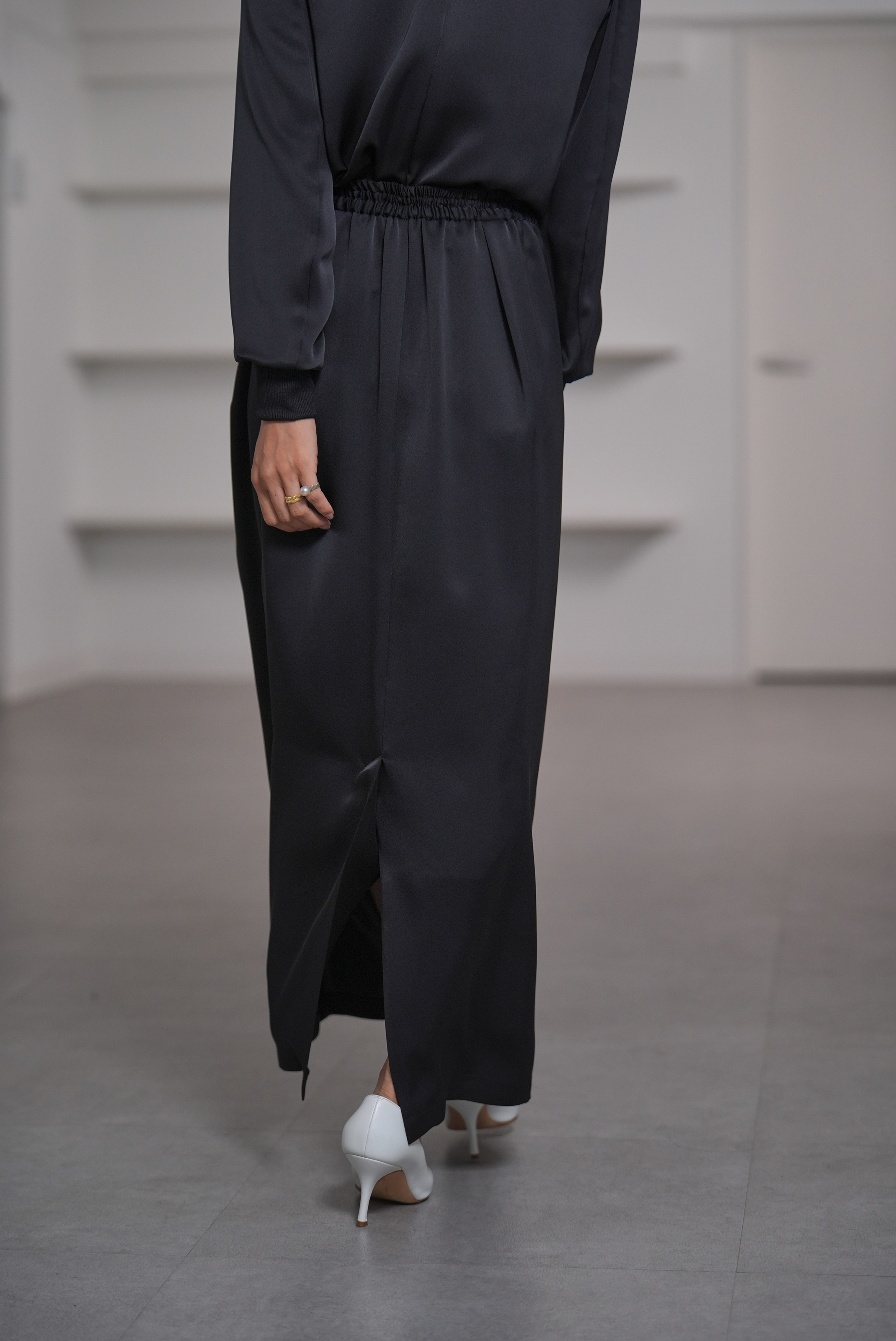 Lucia Satin Blackの画像