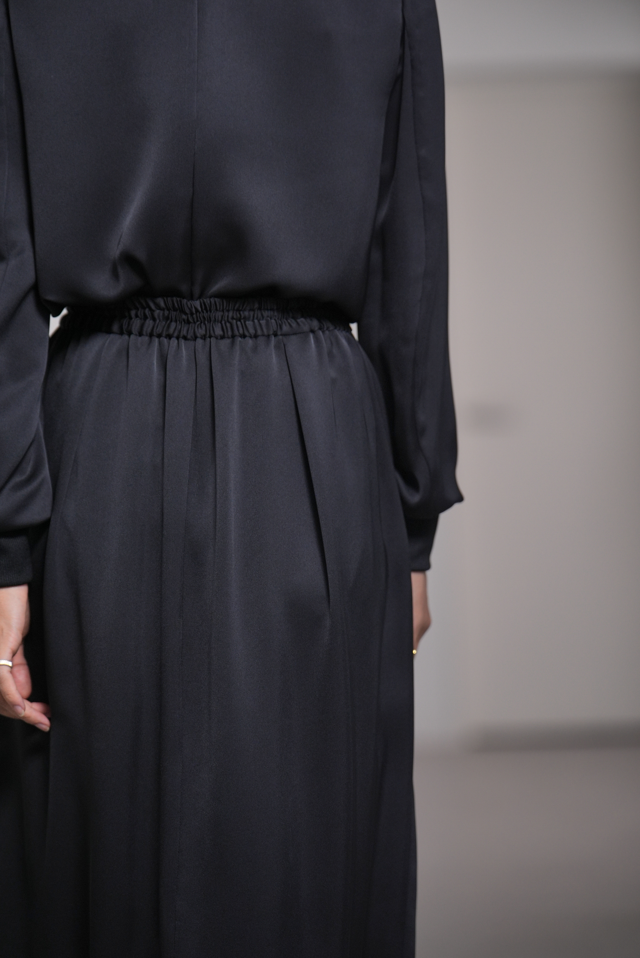 Lucia Satin Blackの画像